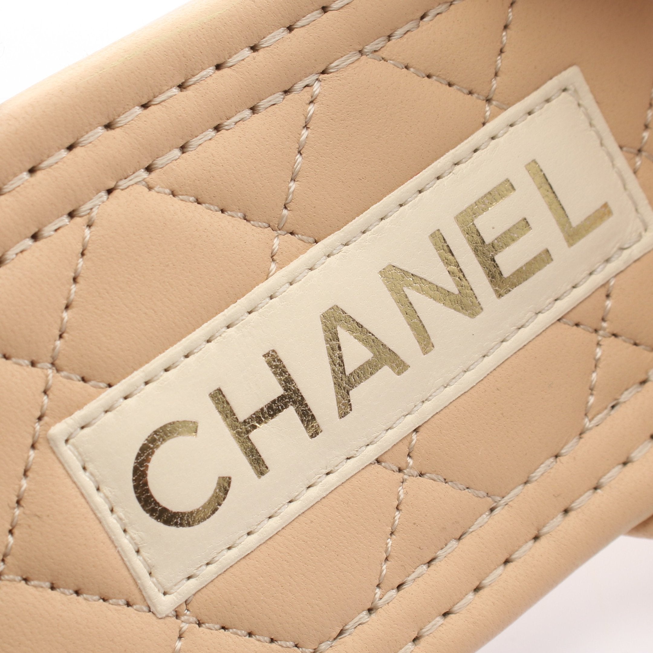 訳あり　CHANEL シャネル パリダラス マトラッセ トングサンダル マトラッセ トングサンダル レザー フェイクパール ライトベージュ