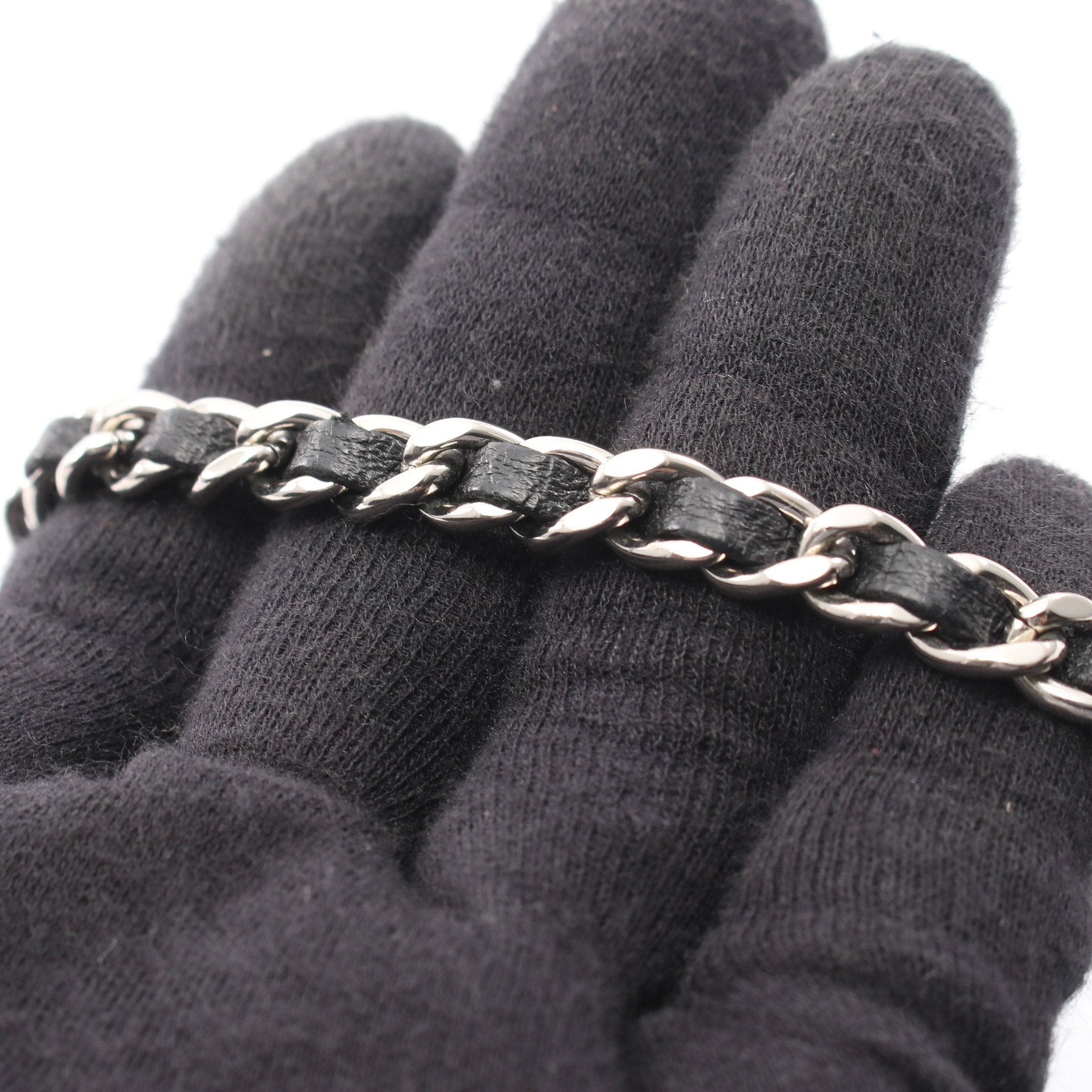 CHANEL マトラッセ チェーンウォレット貴重なシルバーチェーン マトラッセ チェーンウォレット カーフスキン ブラック シルバー金具