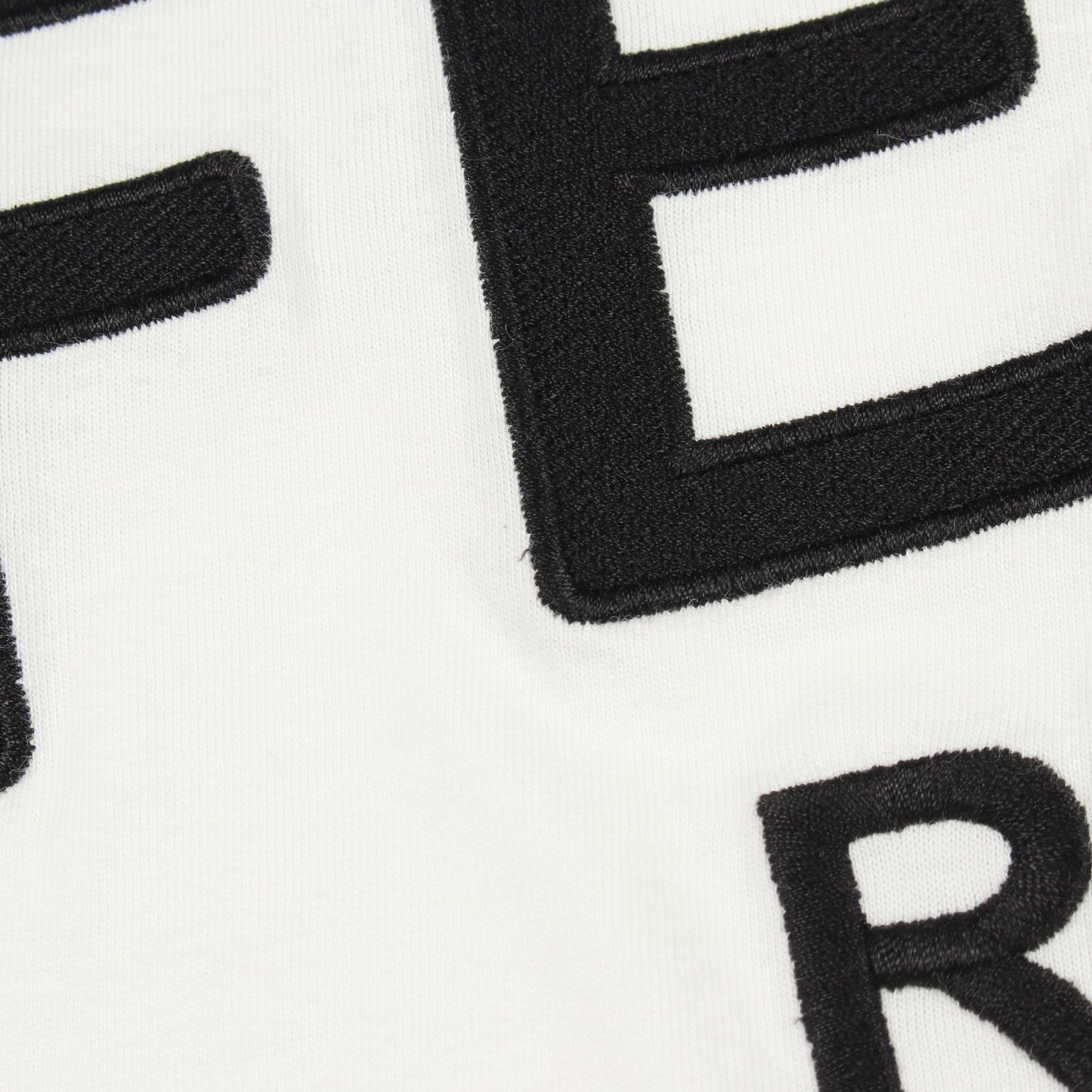 ロゴ刺繍 クルーネック 半袖Tシャツ コットン ホワイト ブラック フェンディ