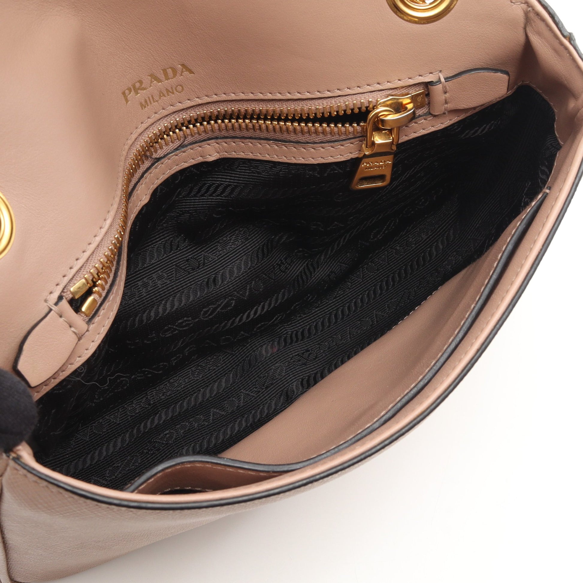 フラップ チェーンショルダーバッグ サフィアーノレザー ピンクベージュ プラダ バッグ PRADA