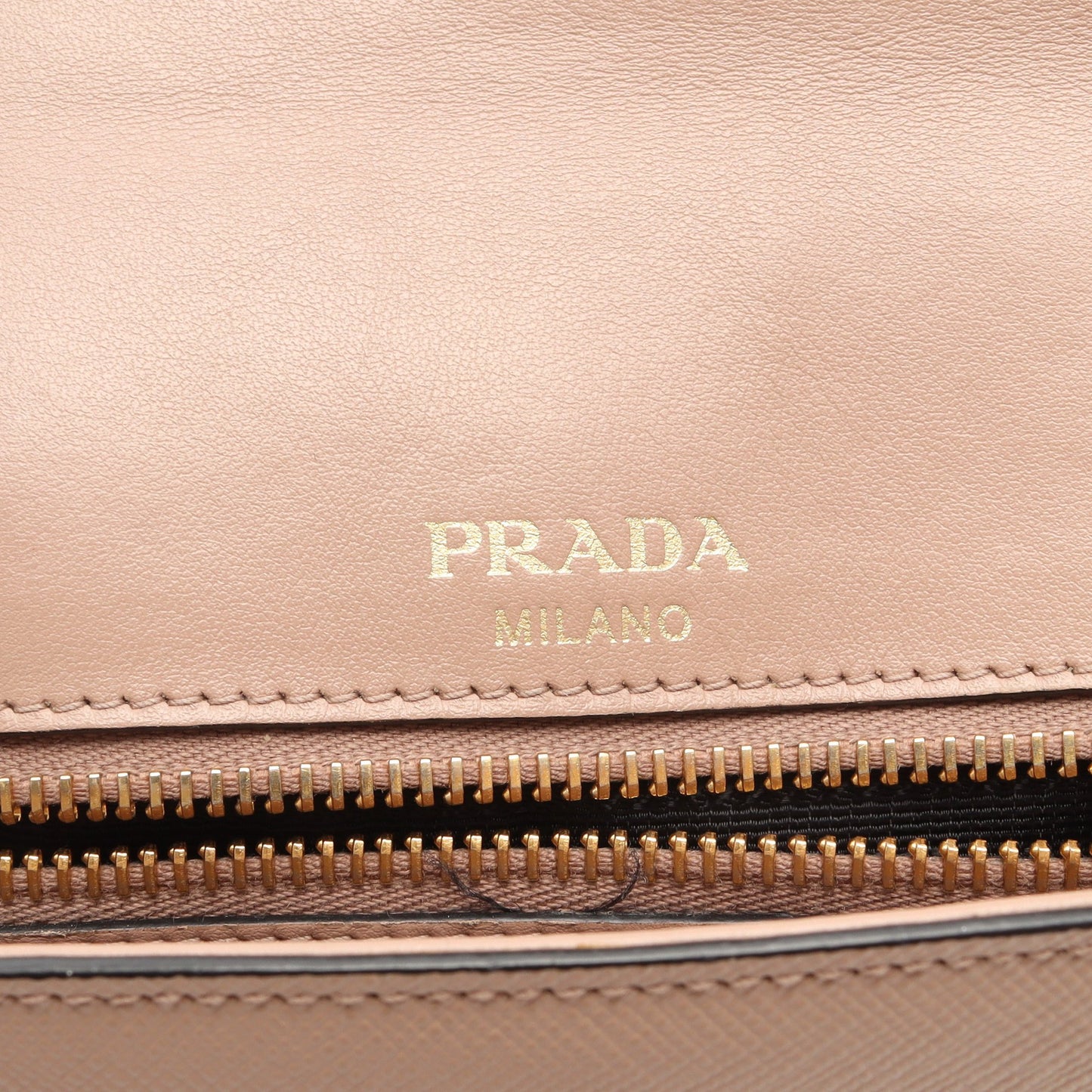 フラップ チェーンショルダーバッグ サフィアーノレザー ピンクベージュ プラダ バッグ PRADA