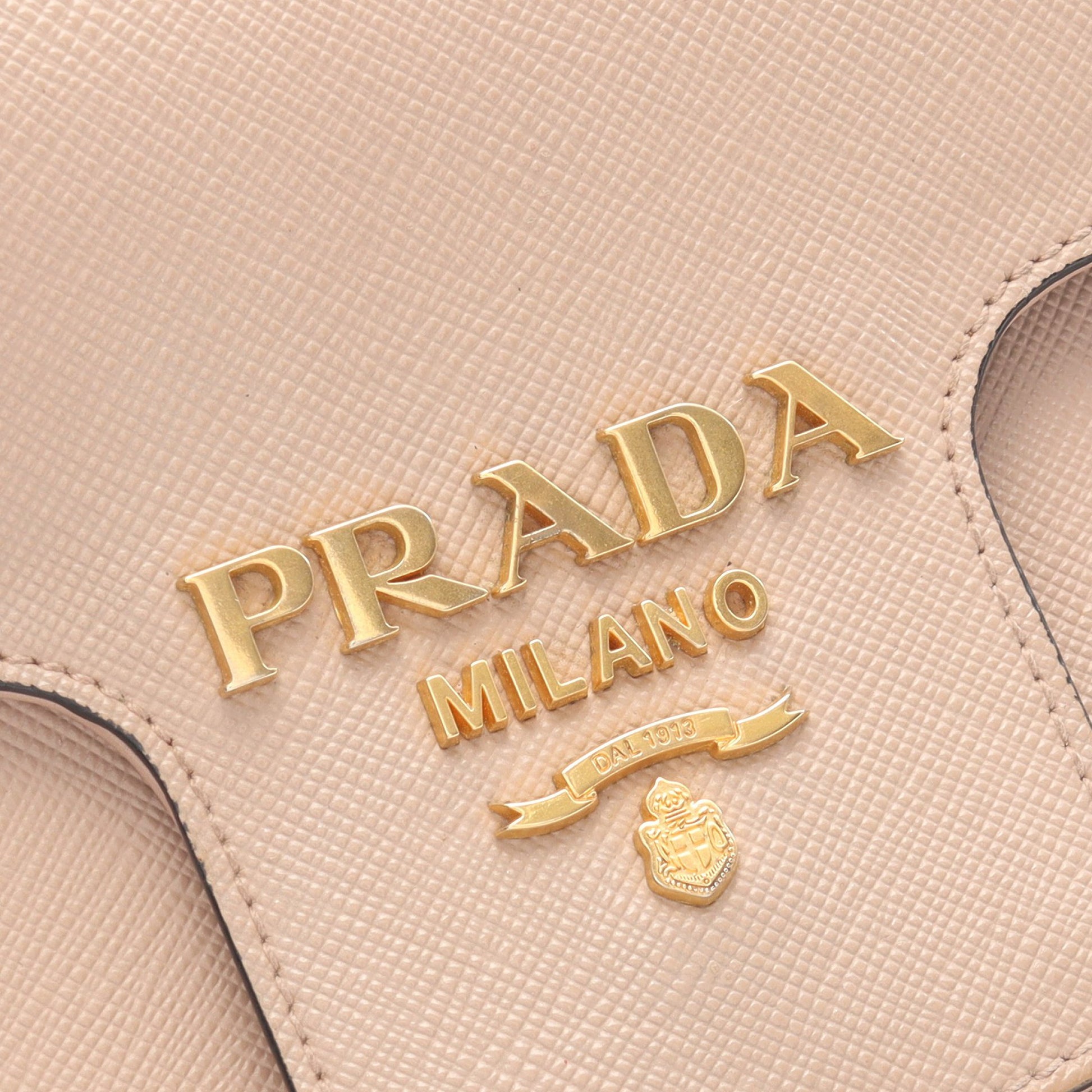フラップ チェーンショルダーバッグ サフィアーノレザー ピンクベージュ プラダ バッグ PRADA