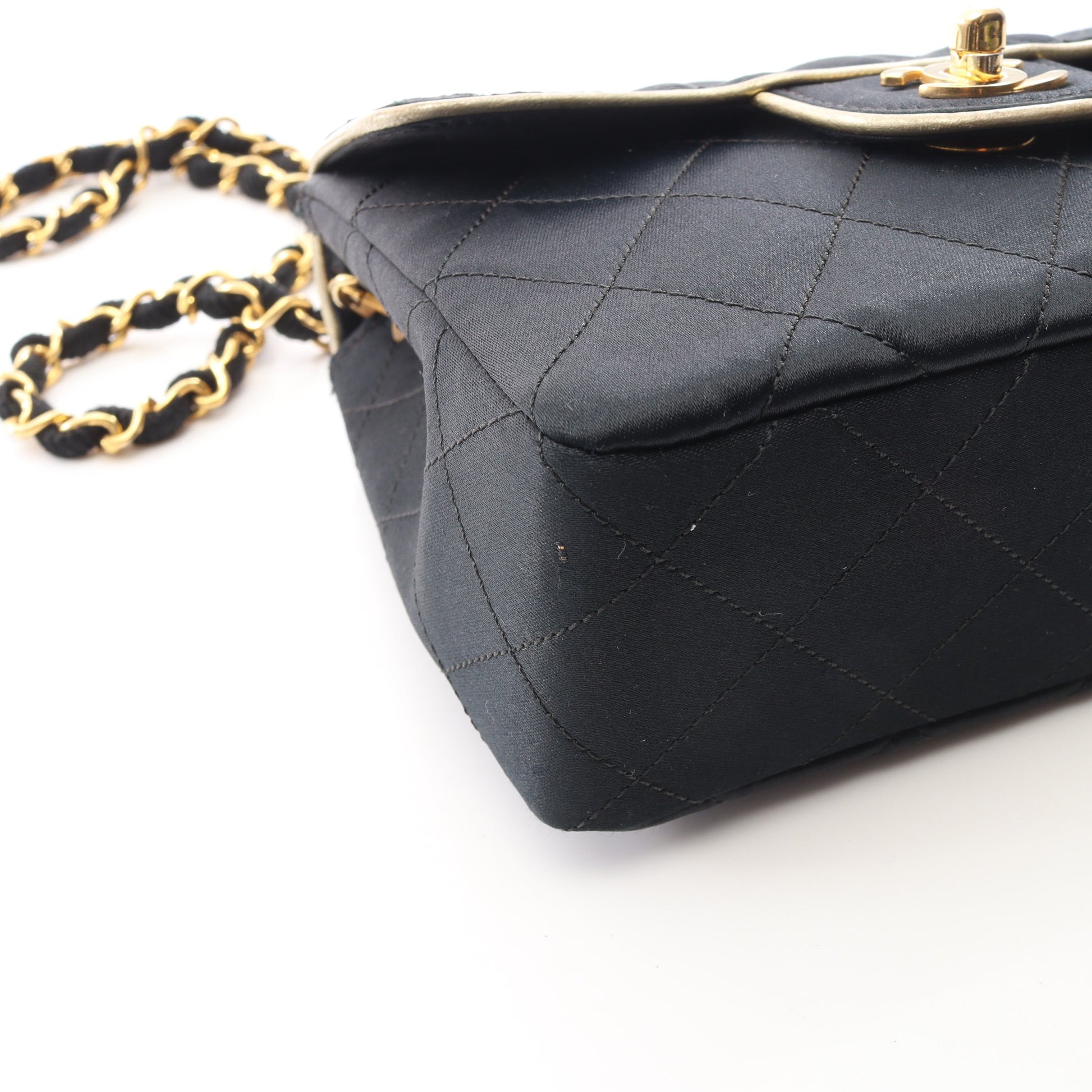 ミニマトラッセ チェーンショルダーバッグ サテン レザー ブラック ゴールド ゴールド金具 シャネル バッグ CHANEL