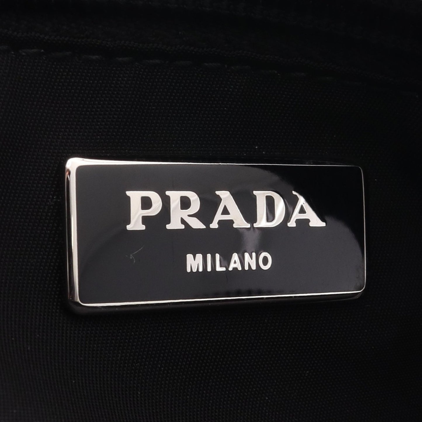 トライアングルロゴ スタッズ ボディバッグ ウエストバッグ ナイロン レザー ブラック ホワイト プラダ バッグ PRADA