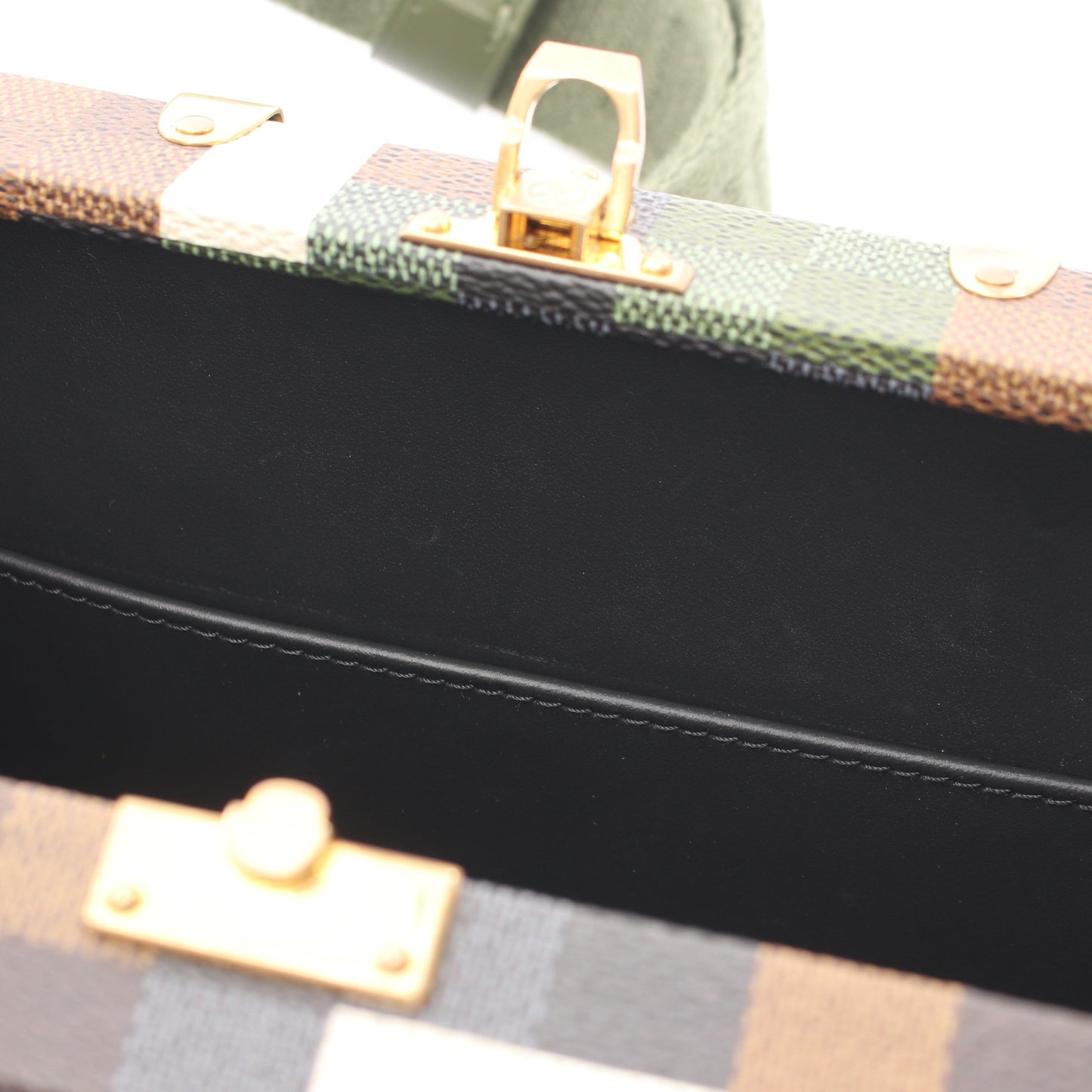ネオ ウォレット トランク ダモフラージュ ショルダーバッグ PVC レザー カーキグリーン マルチカラー ルイヴィトン バッグ LOUIS VUITTON