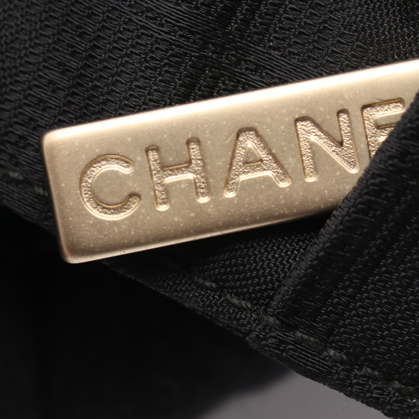 ニュートラベルライン ショルダーバッグ ナイロンキャンバス ブラック ゴールド金具 シャネル バッグ CHANEL