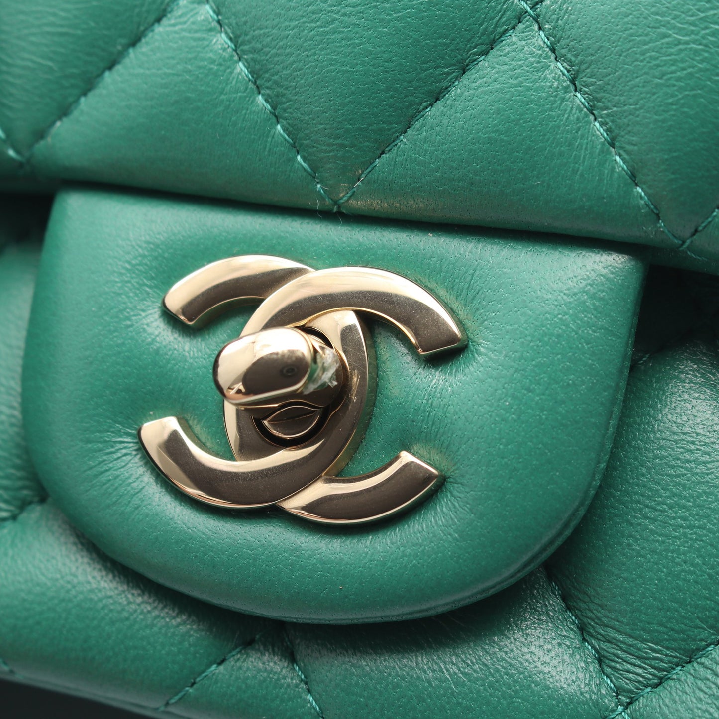 ミニマトラッセ チェーンショルダーバッグ ラムスキン グリーン ゴールド金具 シャネル バッグ CHANEL