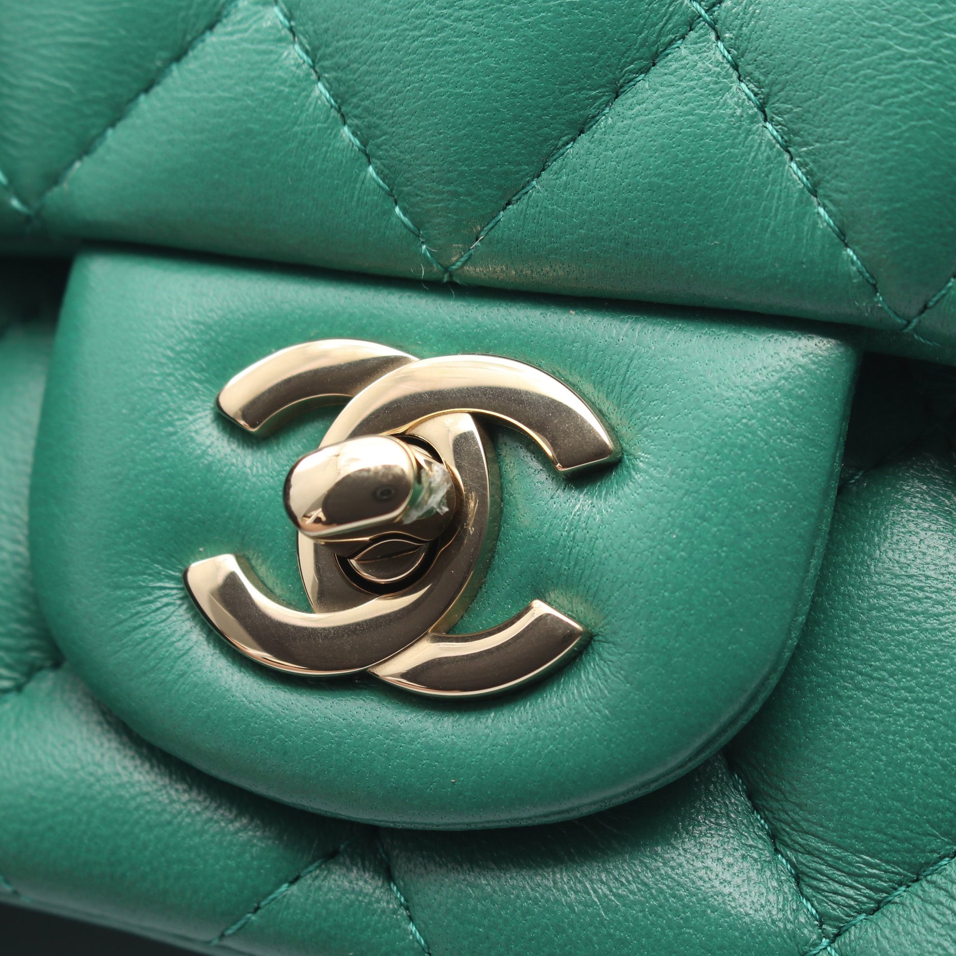 ミニマトラッセ チェーンショルダーバッグ ラムスキン グリーン ゴールド金具 シャネル バッグ CHANEL