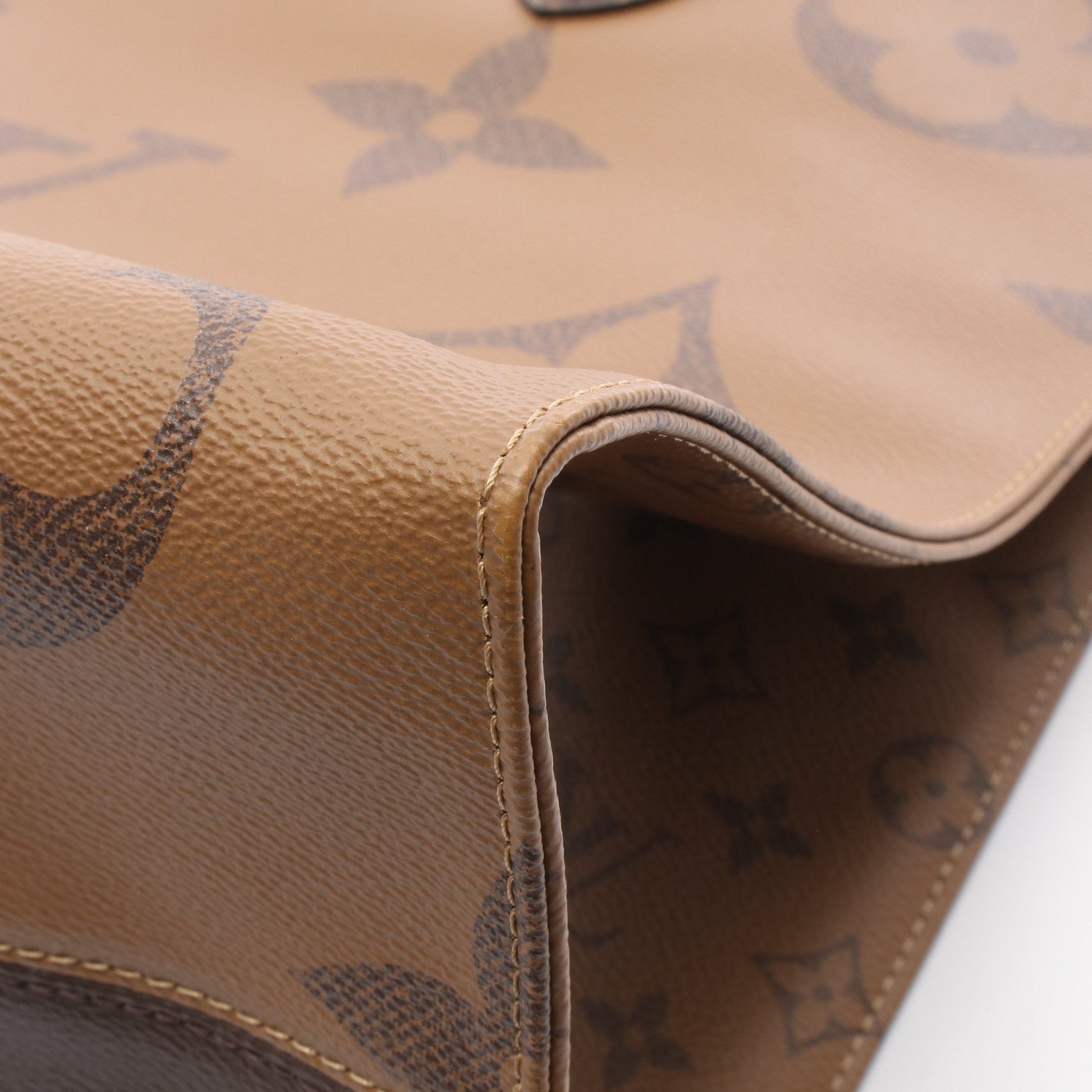 オンザゴーGM モノグラムジャイアント リバース ショルダーバッグ トートバッグ PVC ブラウン ベージュ ルイヴィトン バッグ LOUIS VUITTON