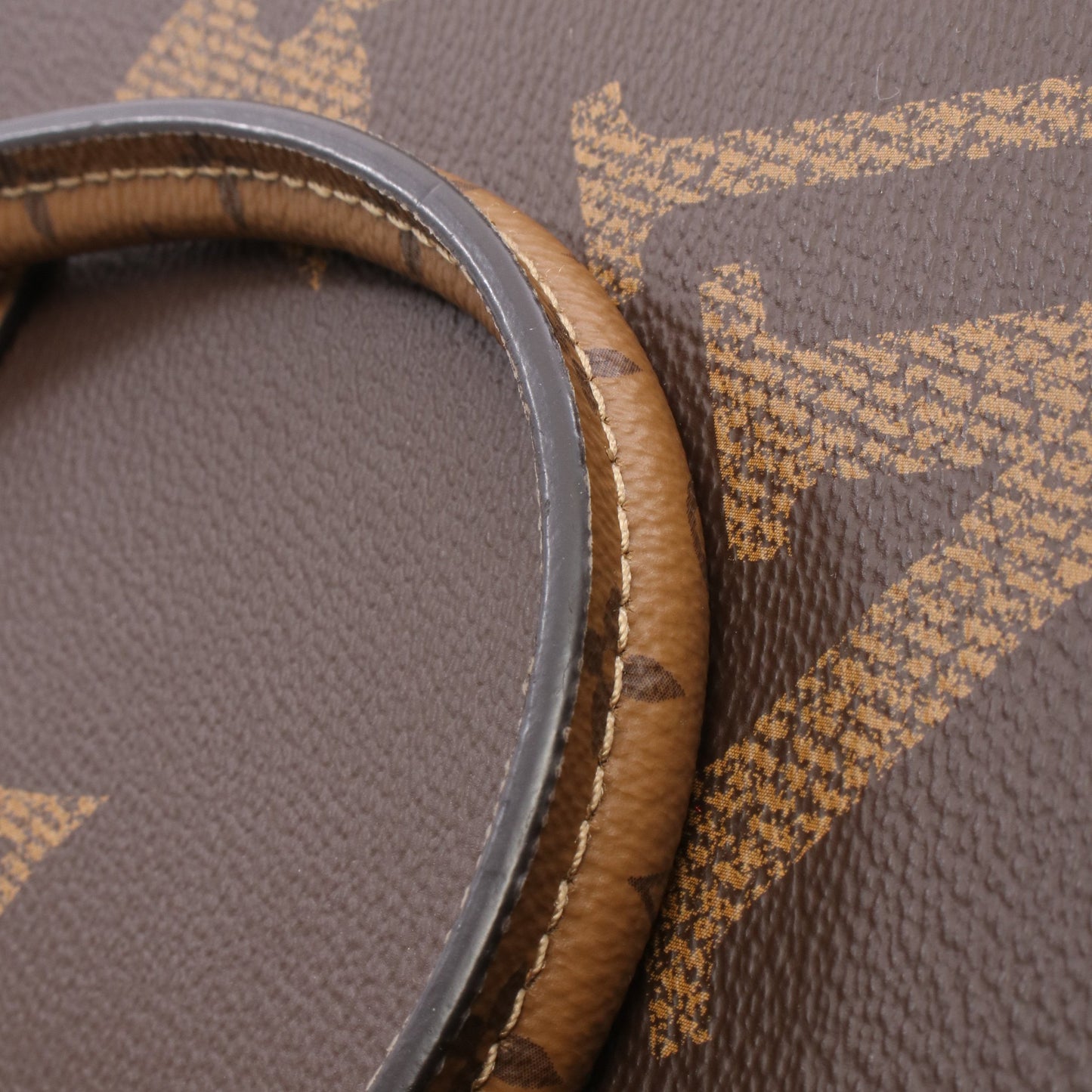 オンザゴーGM モノグラムジャイアント リバース ショルダーバッグ トートバッグ PVC ブラウン ベージュ ルイヴィトン バッグ LOUIS VUITTON