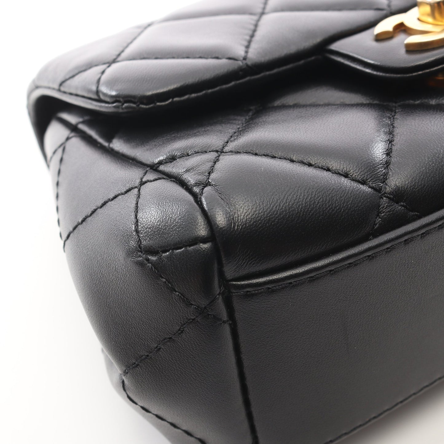 マトラッセ スモールフラップ チェーンショルダーバッグ ラムスキン ブラック ゴールド金具 シャネル バッグ CHANEL