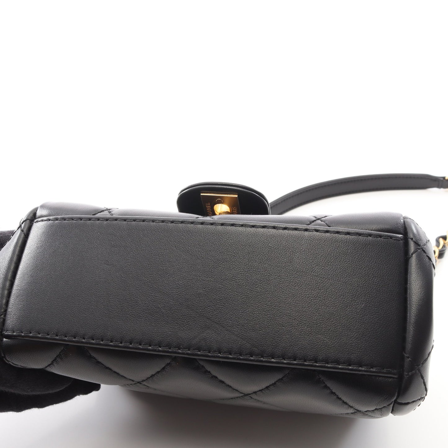 マトラッセ スモールフラップ チェーンショルダーバッグ ラムスキン ブラック ゴールド金具 シャネル バッグ CHANEL