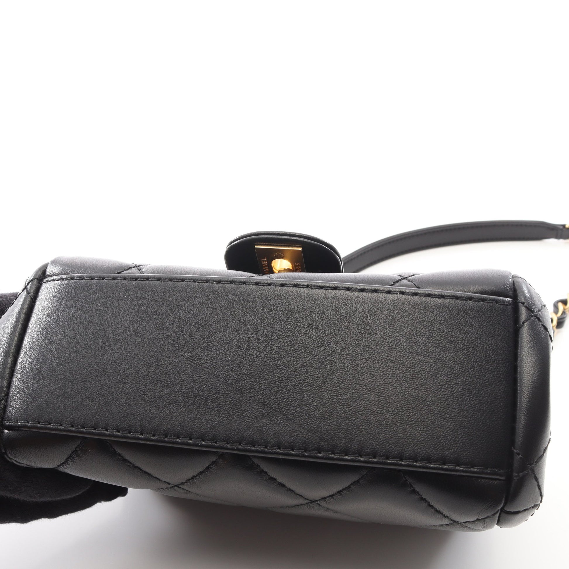 マトラッセ スモールフラップ チェーンショルダーバッグ ラムスキン ブラック ゴールド金具 シャネル バッグ CHANEL