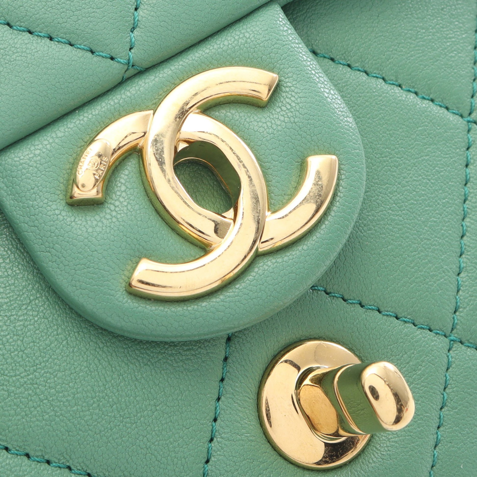 ミニマトラッセ オーバルロゴ トップハンドル 2WAY チェーンショルダーバッグ ラムスキン ライトグリーン ゴールド金具 シャネル バッグ CHANEL