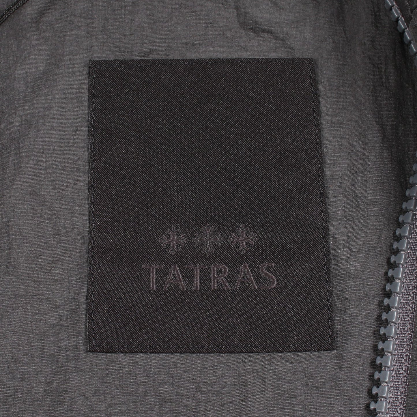 NITRA ニトラ フード付き ベスト ナイロン ダークグレー タトラス
