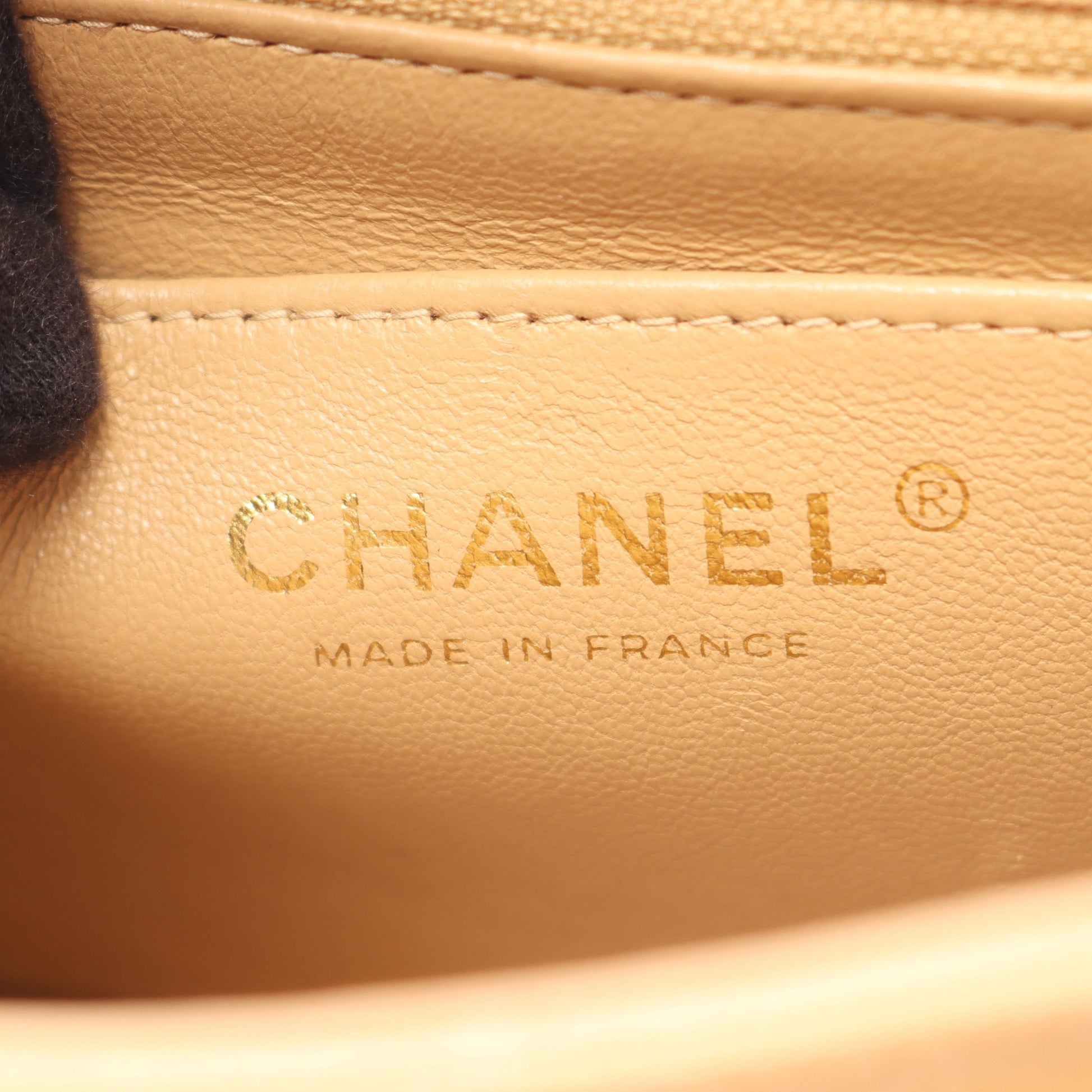 ミニマトラッセ チェーンショルダーバッグ キャビアスキン ベージュ ゴールド金具 シャネル バッグ CHANEL
