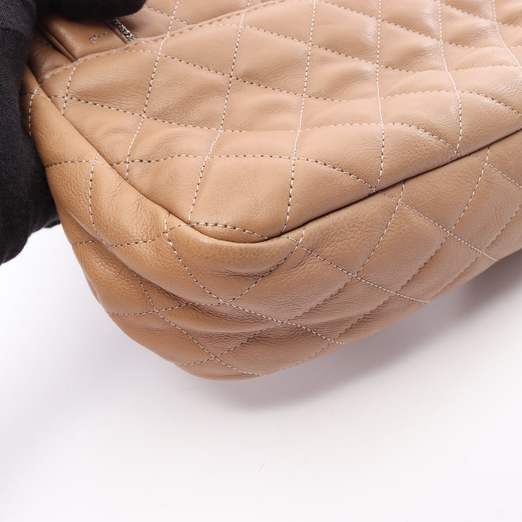 マトラッセ チェーンショルダーバッグ レザー ベージュ シルバー金具