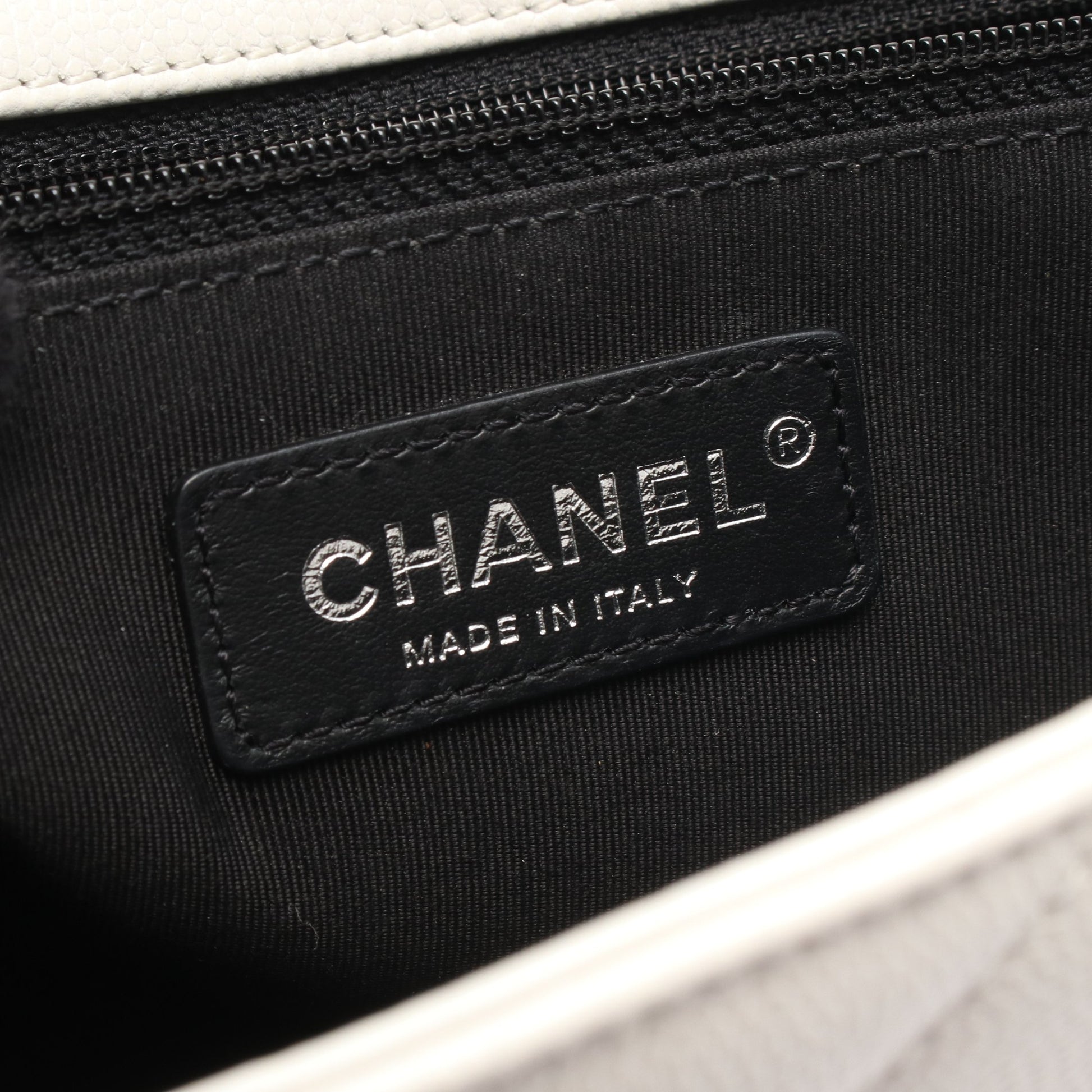マトラッセ プラチェーン ショルダーバッグ キャビアスキン ホワイト シルバー金具 シャネル バッグ CHANEL