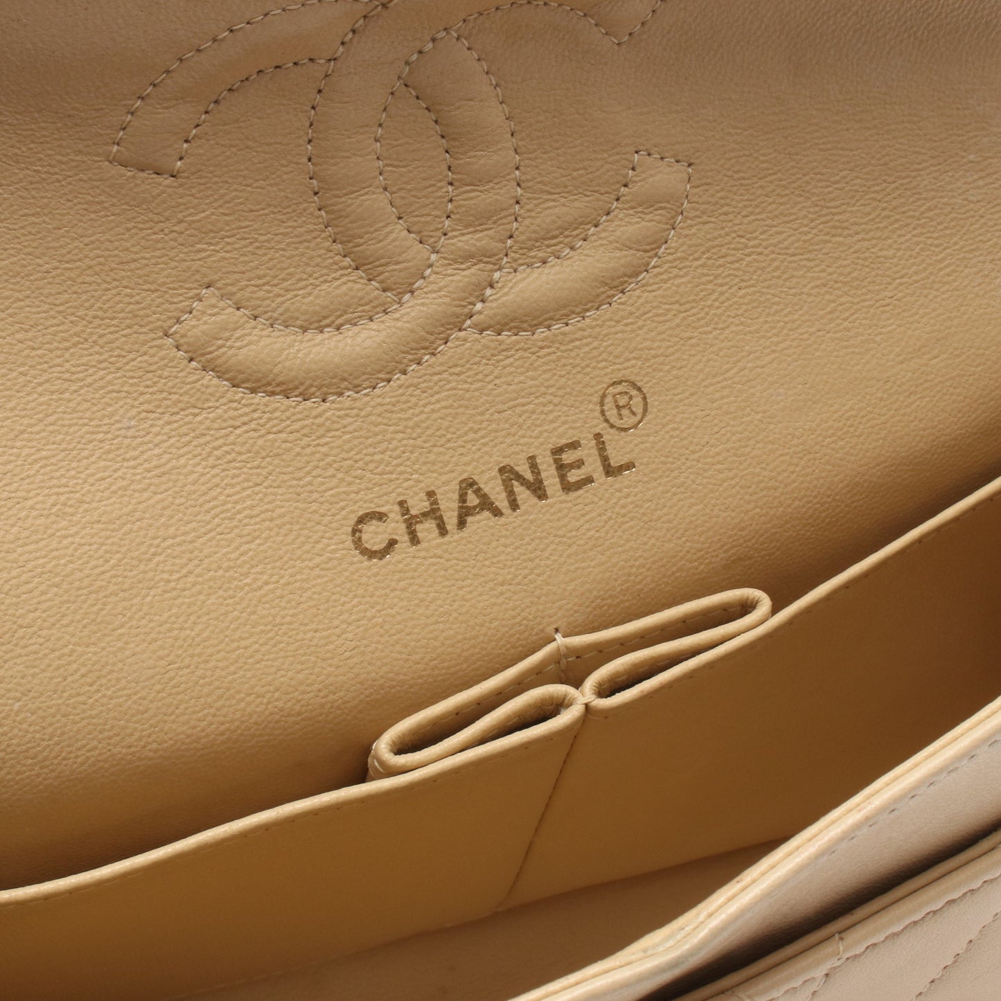 マトラッセ Wフラップ Wチェーンショルダーバッグ ラムスキン ライトベージュ ゴールド金具 シャネル バッグ CHANEL