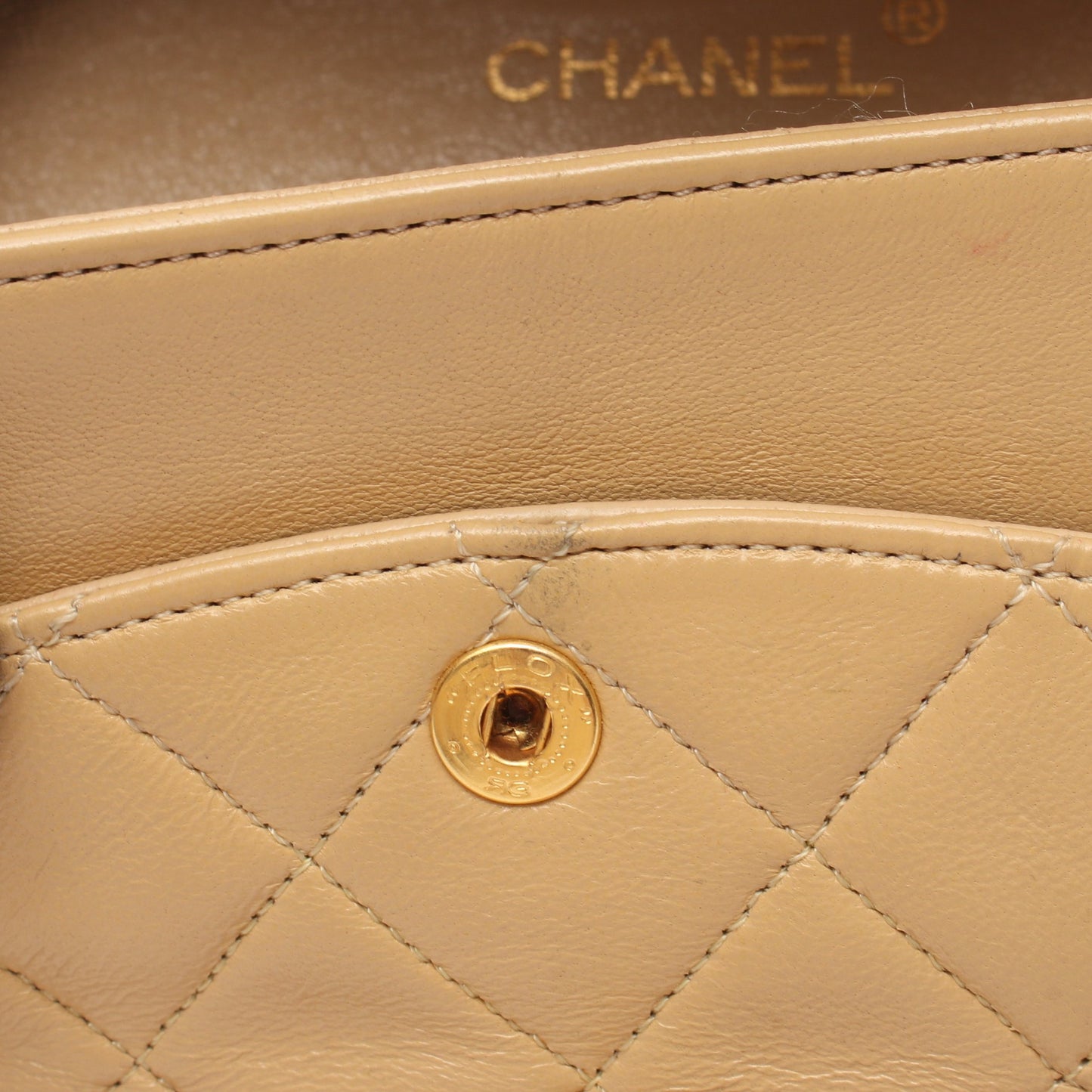 マトラッセ Wフラップ Wチェーンショルダーバッグ ラムスキン ベージュ ゴールド金具 シャネル バッグ CHANEL