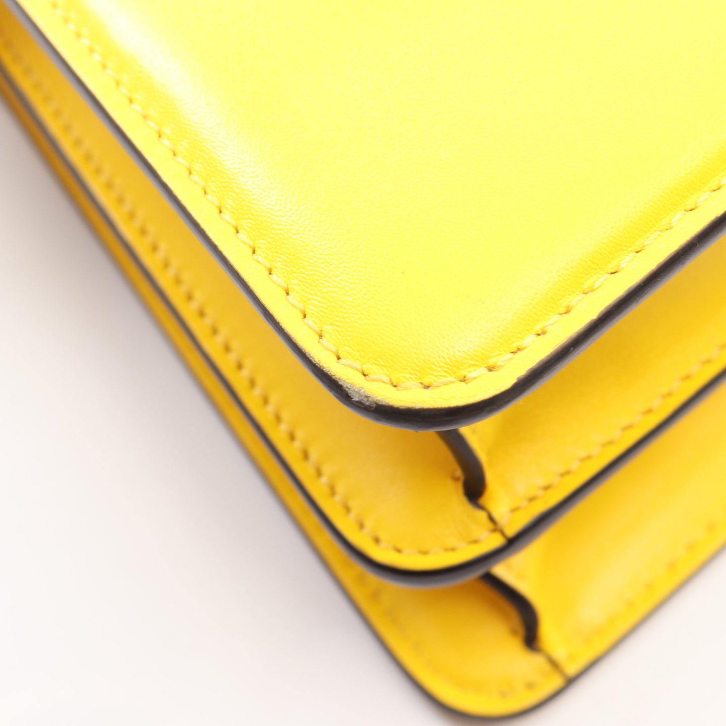 ピーカブー アイシーユー イーストウエスト 2WAY ハンドバッグ レザー イエロー フェンディ バッグ FENDI