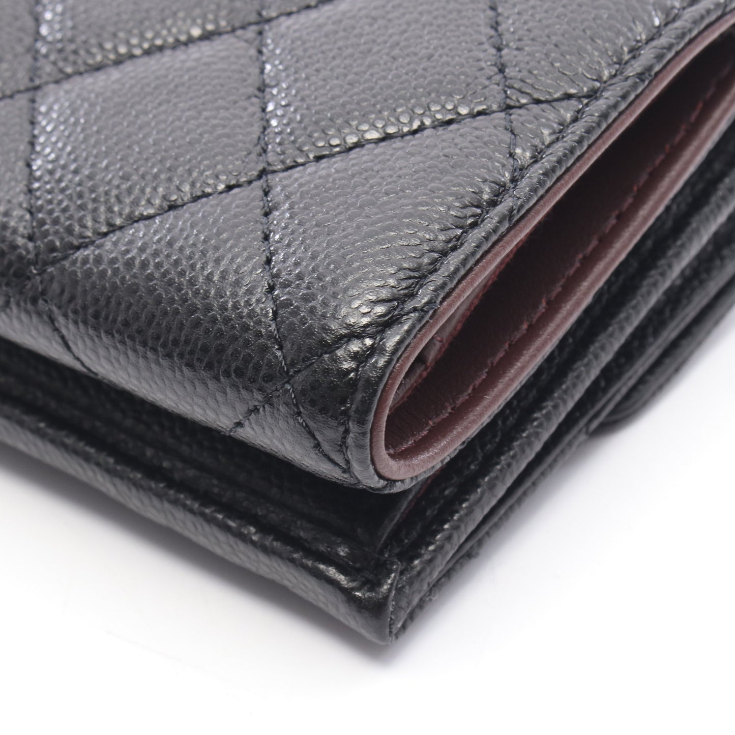 クラシック スモール フラップ ウォレット マトラッセ 三つ折り財布 キャビアスキン ブラック ゴールド金具 シャネル