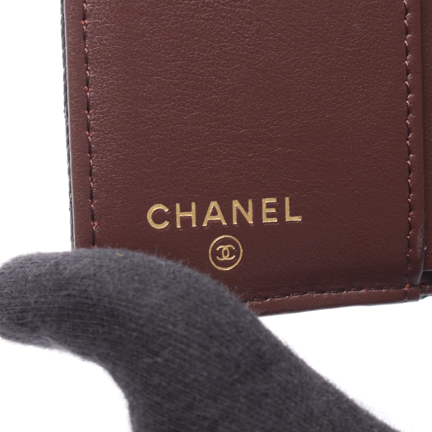 クラシック スモール フラップ ウォレット マトラッセ 三つ折り財布 キャビアスキン ブラック ゴールド金具 シャネル
