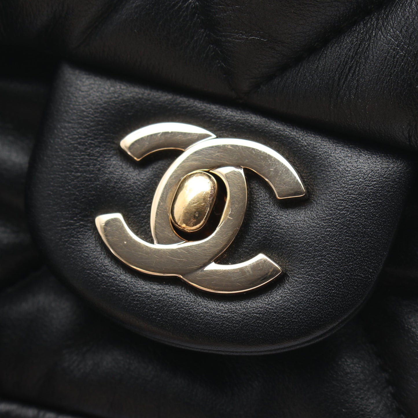 マトラッセ チェーンショルダーバッグ ラムスキン ブラック ゴールド金具 シャネル バッグ CHANEL