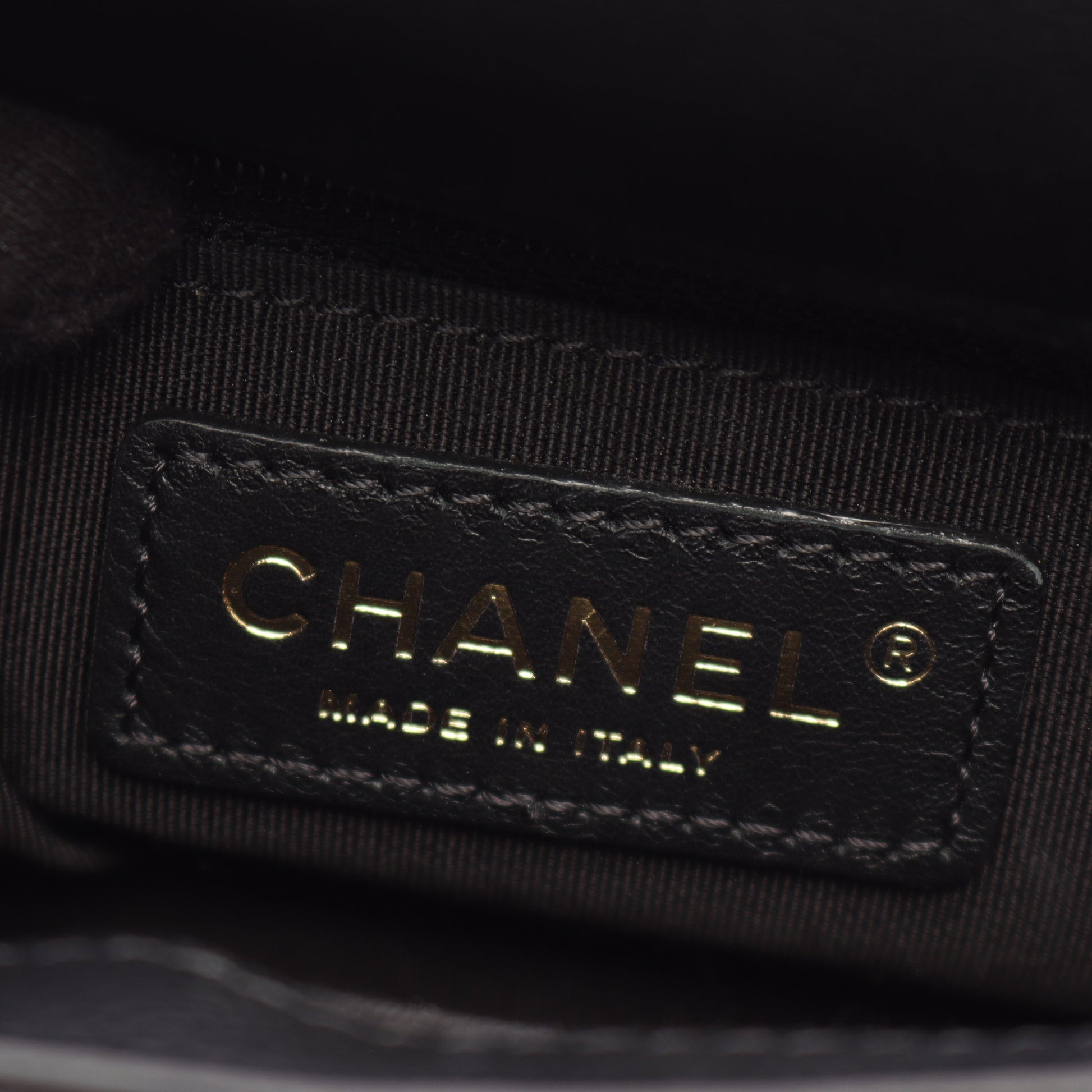 マトラッセ スモールフラップ チェーンショルダーバッグ キャビアスキン ブラック ゴールド金具 シャネル バッグ CHANEL