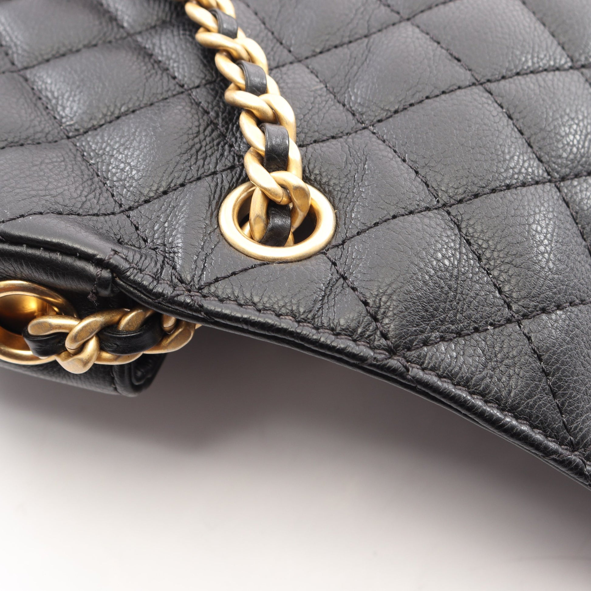 マトラッセ スモールフラップ チェーンショルダーバッグ キャビアスキン ブラック ゴールド金具 シャネル バッグ CHANEL