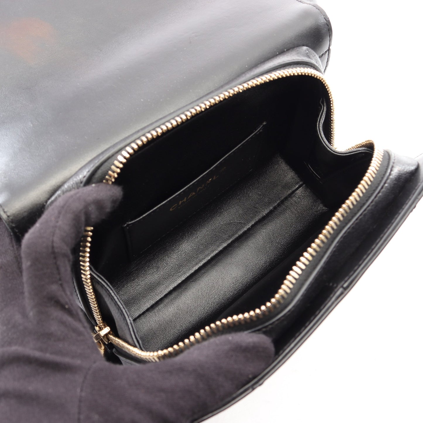 シェブロン Vステッチ メダル チェーンショルダーバッグ レザー ブラック ゴールド金具 シャネル バッグ CHANEL