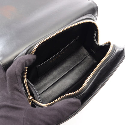シェブロン Vステッチ メダル チェーンショルダーバッグ レザー ブラック ゴールド金具 シャネル バッグ CHANEL