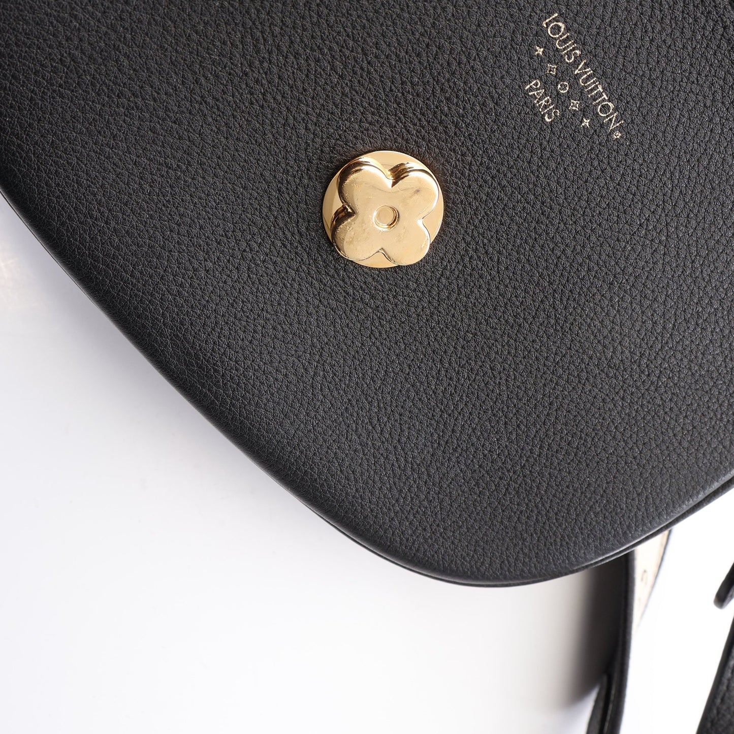 LV PONT 9 LVポンヌフ ソフトPM ノワール ショルダーバッグ レザー ブラック ルイヴィトン