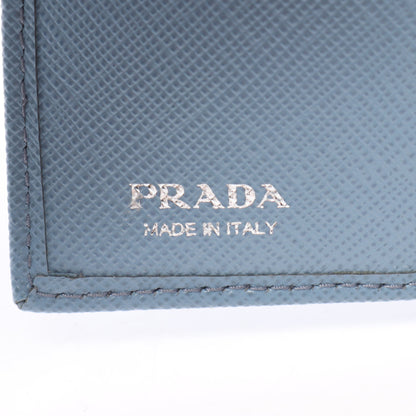 グレーストライアングル エンボス 二つ折り財布 サフィアーノレザー ライトブルー プラダ 財布・小物 PRADA