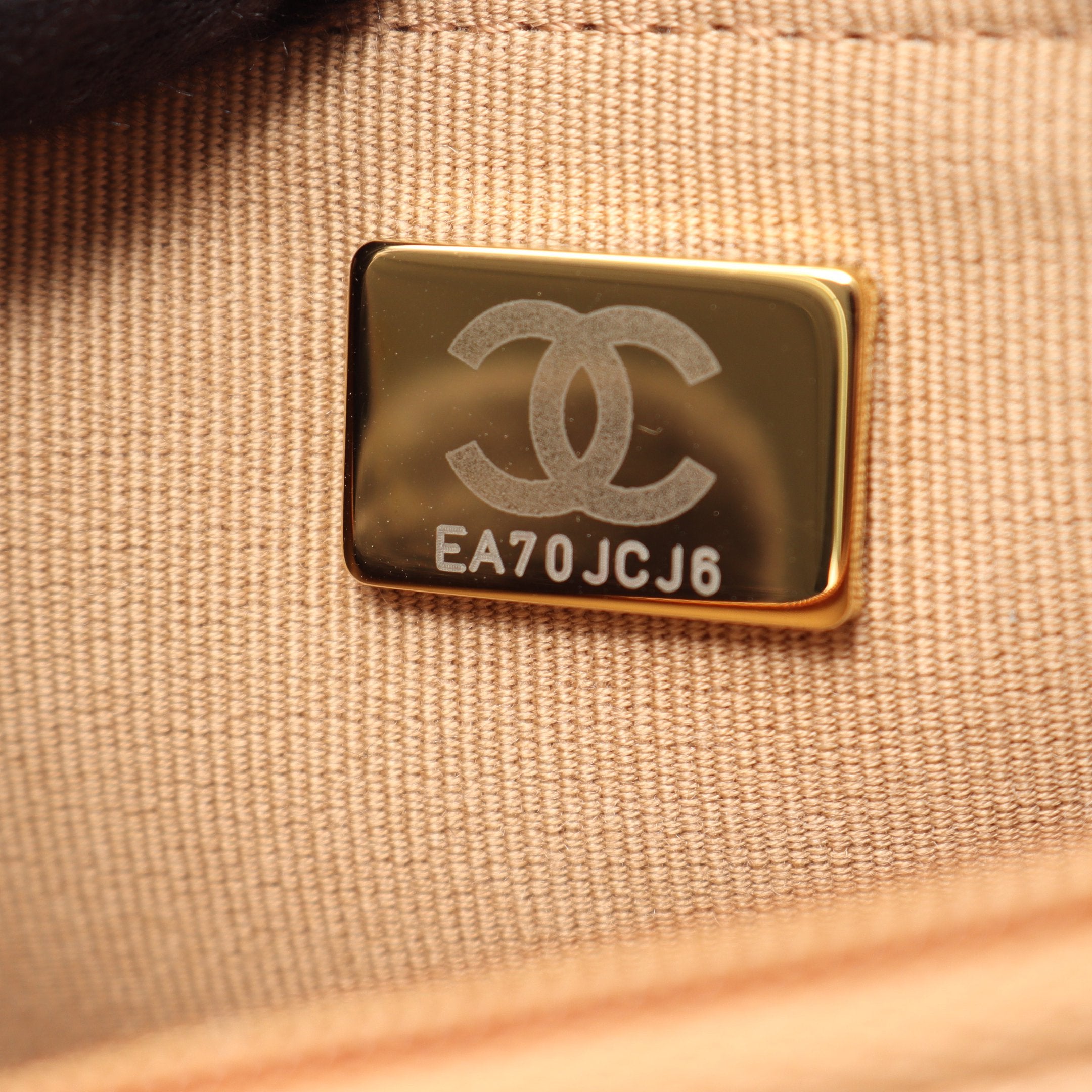 CHANEL チェーンウォレット キャビアスキン ゴールド金具 マトラッセ チェーンウォレット キャビアスキン ベージュ ゴールド金具