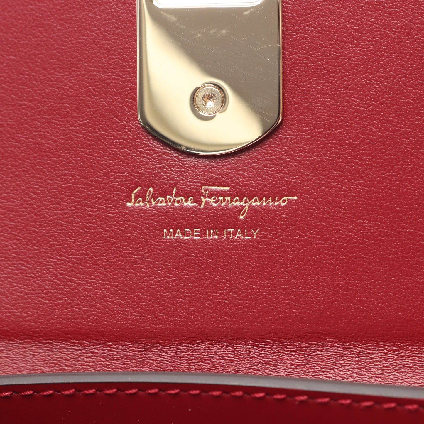 ガンチーニ ショルダーバッグ ショルダーウォレット レザー レッド サルヴァトーレフェラガモ バッグ Salvatore Ferragamo