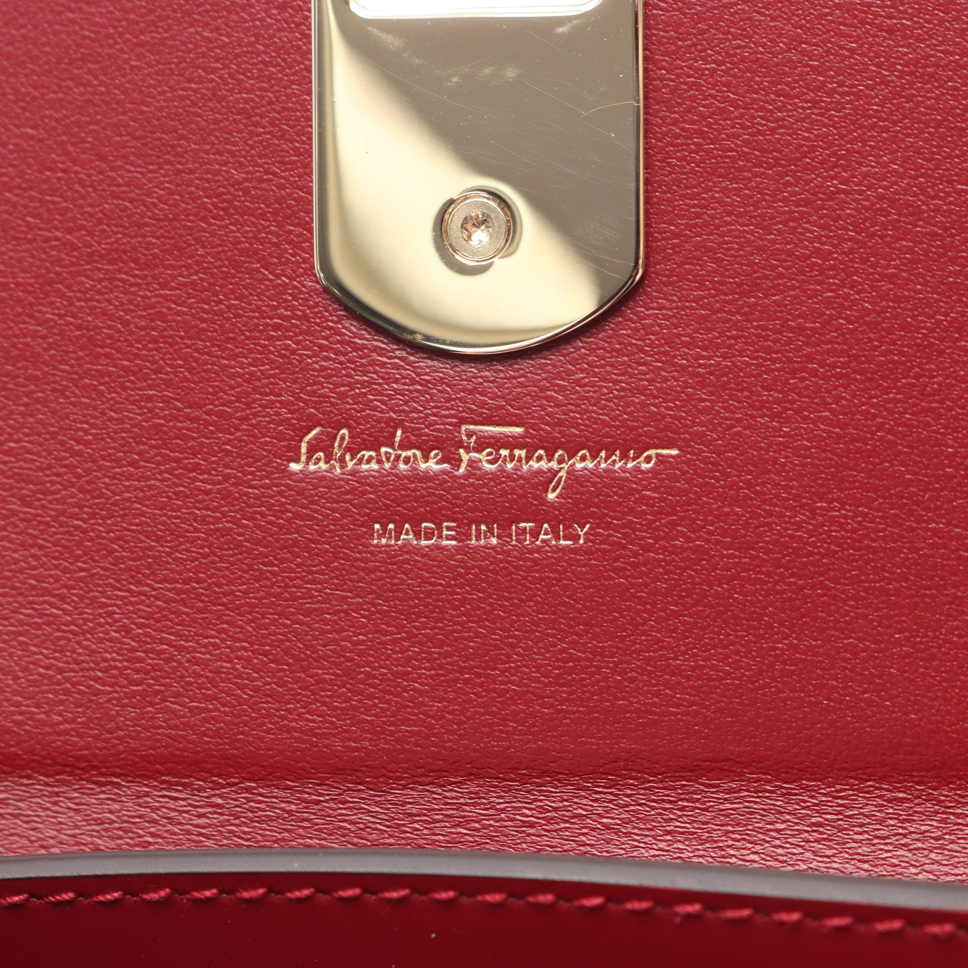 ガンチーニ ショルダーバッグ ショルダーウォレット レザー レッド サルヴァトーレフェラガモ バッグ Salvatore Ferragamo