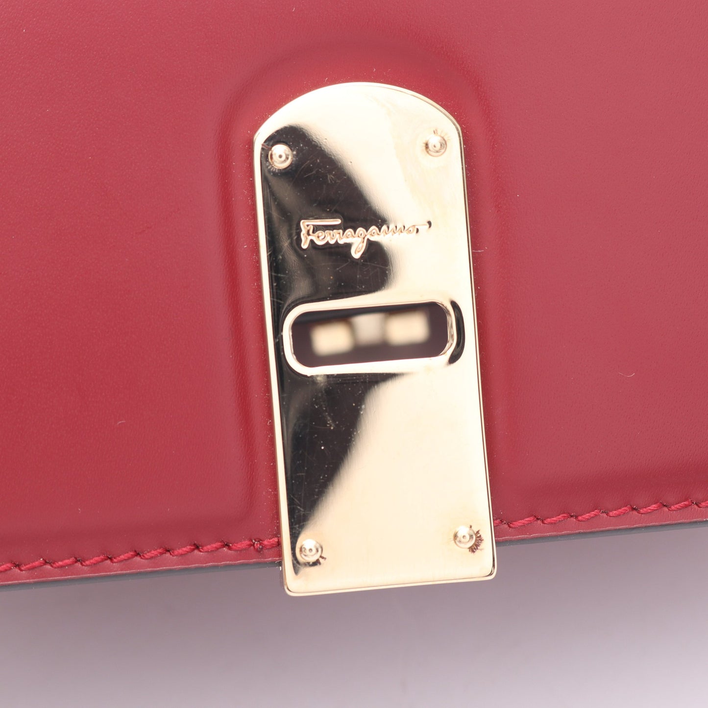 ガンチーニ ショルダーバッグ ショルダーウォレット レザー レッド サルヴァトーレフェラガモ バッグ Salvatore Ferragamo
