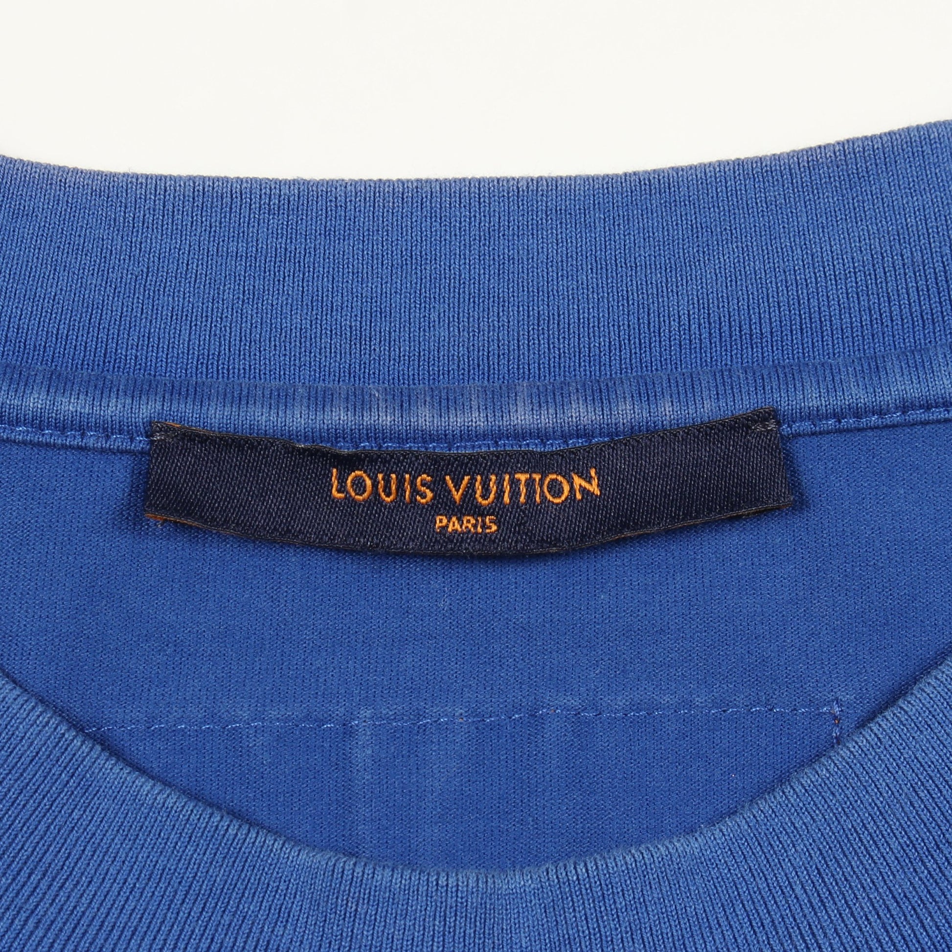 エンボスLVロゴ 半袖Tシャツ コットン ブルー ルイヴィトン トップス LOUIS VUITTON
