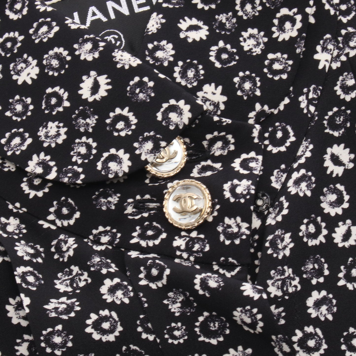 ココマークボタン 花柄ブラウス ノースリーブ シャツ シルク ブラック ホワイト シャネル トップス CHANEL