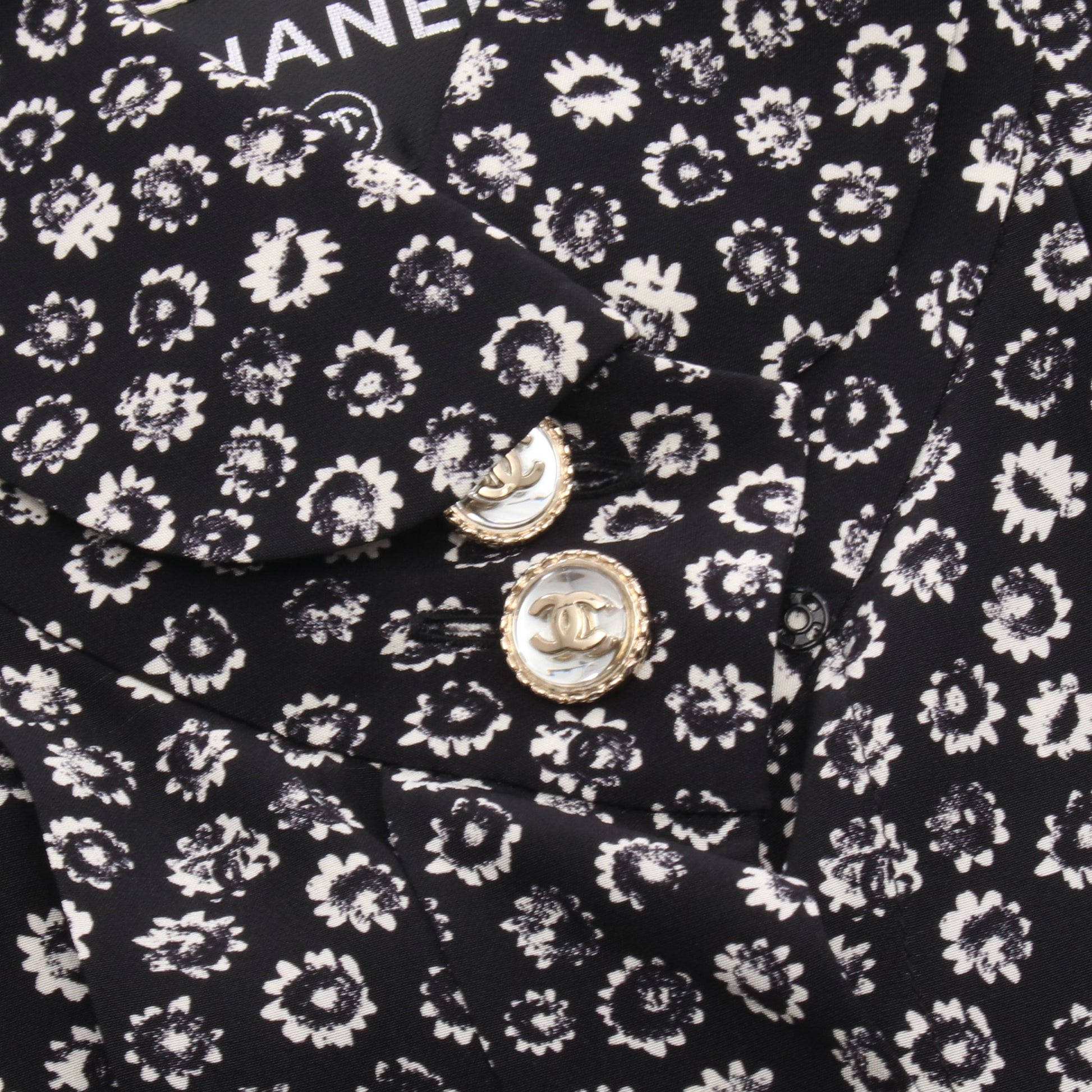 ココマークボタン 花柄ブラウス ノースリーブ シャツ シルク ブラック ホワイト シャネル トップス CHANEL