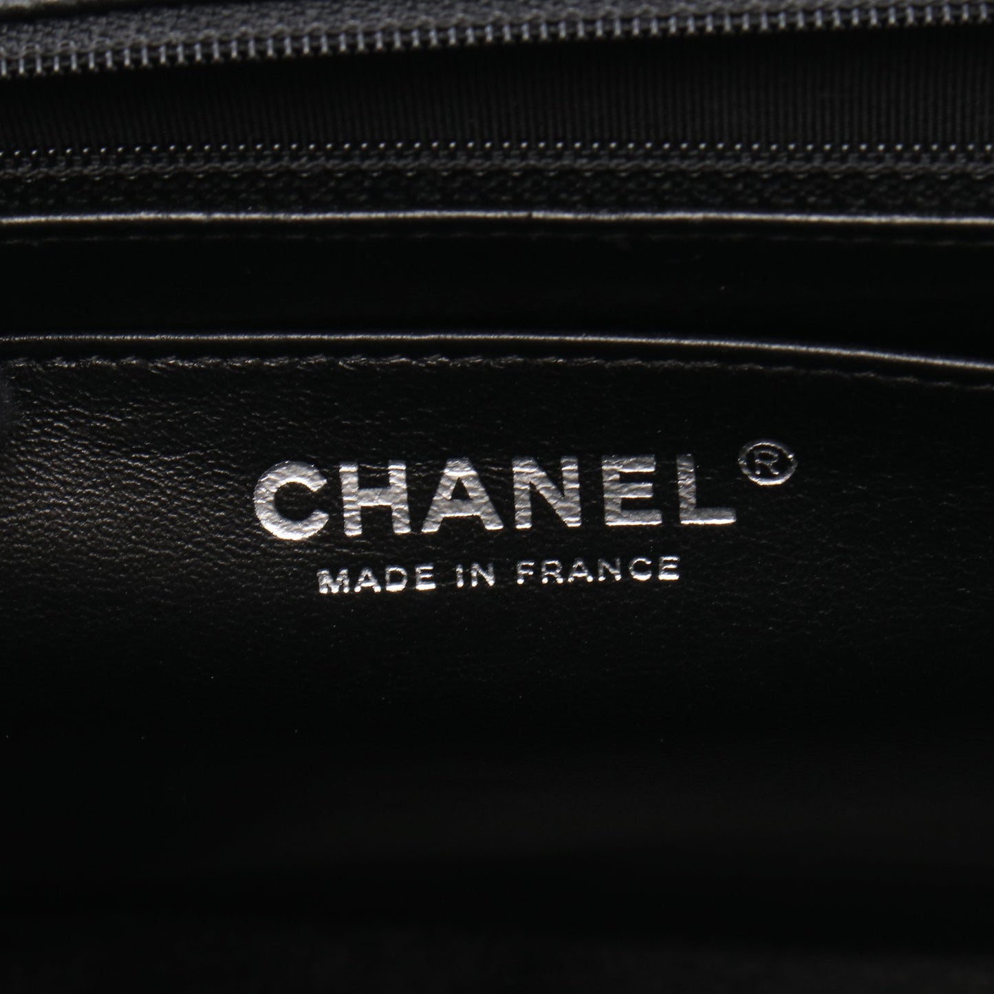 デカマトラッセ30 シングルフラップ Wチェーンショルダーバッグ キャビアスキン ブラック シルバー金具 シャネル