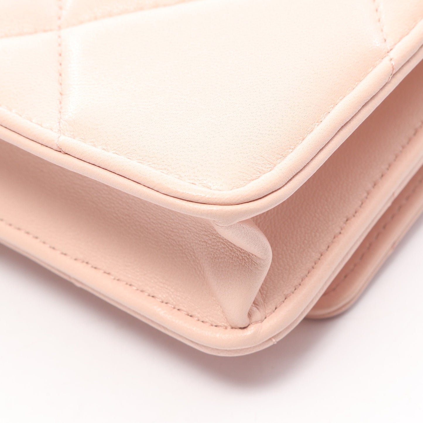 CHANEL19 マトラッセ コンビ金具 2WAY チェーンウォレット ラムスキン ライトピンク シャネル