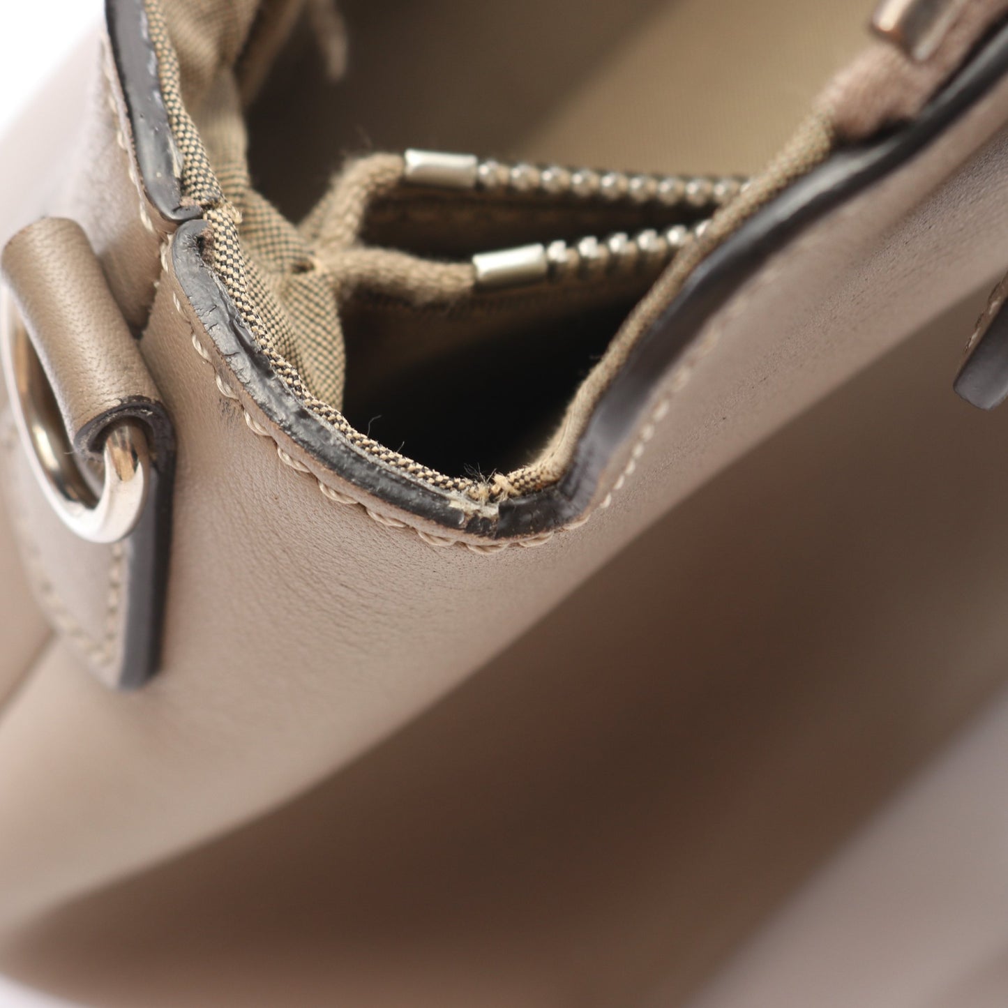 BY THE WAY MEDIUM バイザウェイ ミディアム 2WAY 別売りショルダーストラップ付き ハンドバッグ レザー グレーベージュ フェンディ