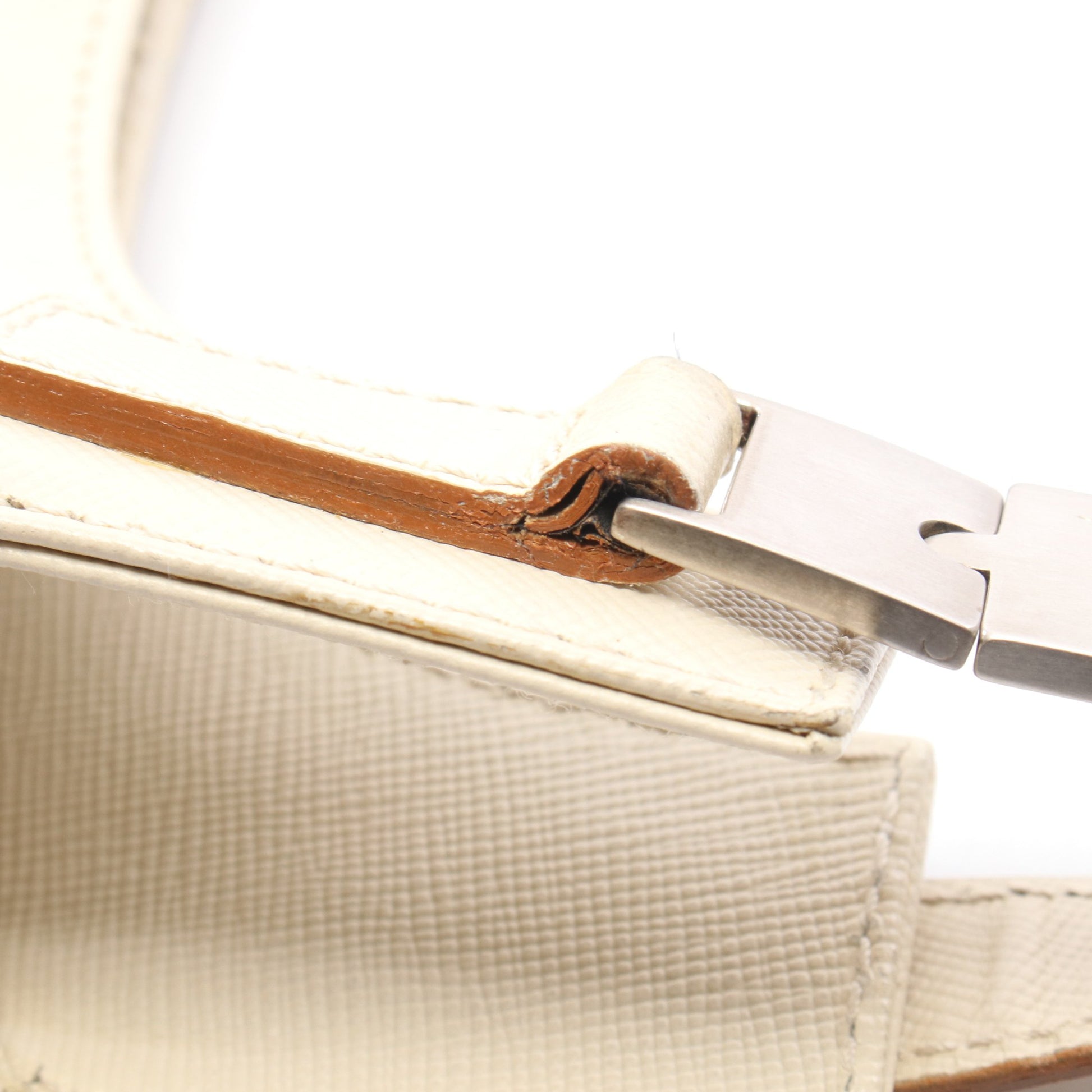 ショルダーバッグ レザー アイボリー サルヴァトーレフェラガモ バッグ Salvatore Ferragamo