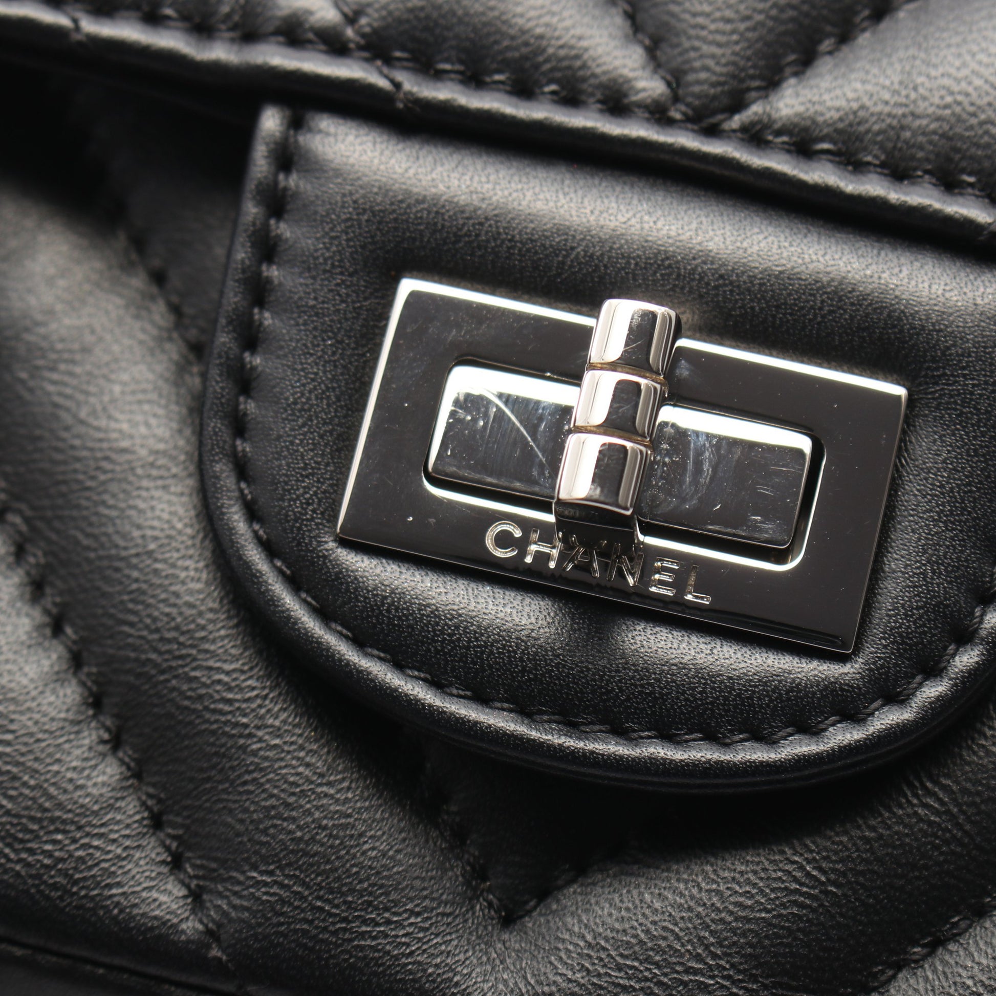 2.55 Vステッチ シェブロン Wチェーンショルダーバッグ エイジドカーフスキン ブラック シルバー金具 シャネル バッグ CHANEL