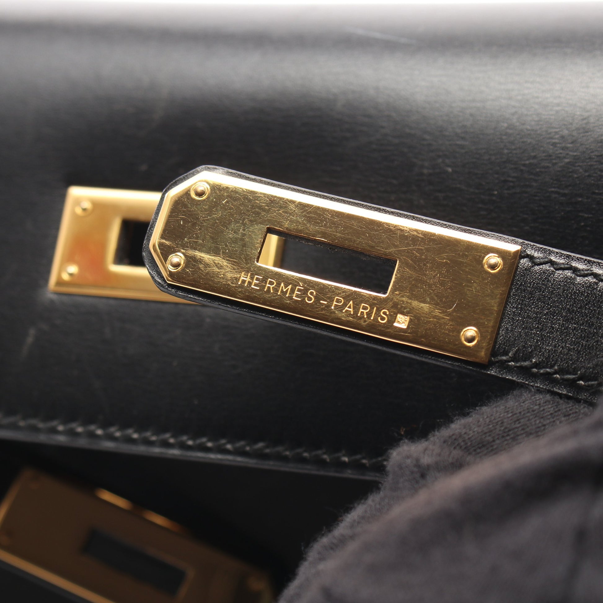 ケリー32 2WAY 外縫い ハンドバッグ ボックスカーフ ブラック ゴールド金具 □B刻印 エルメス バッグ HERMES