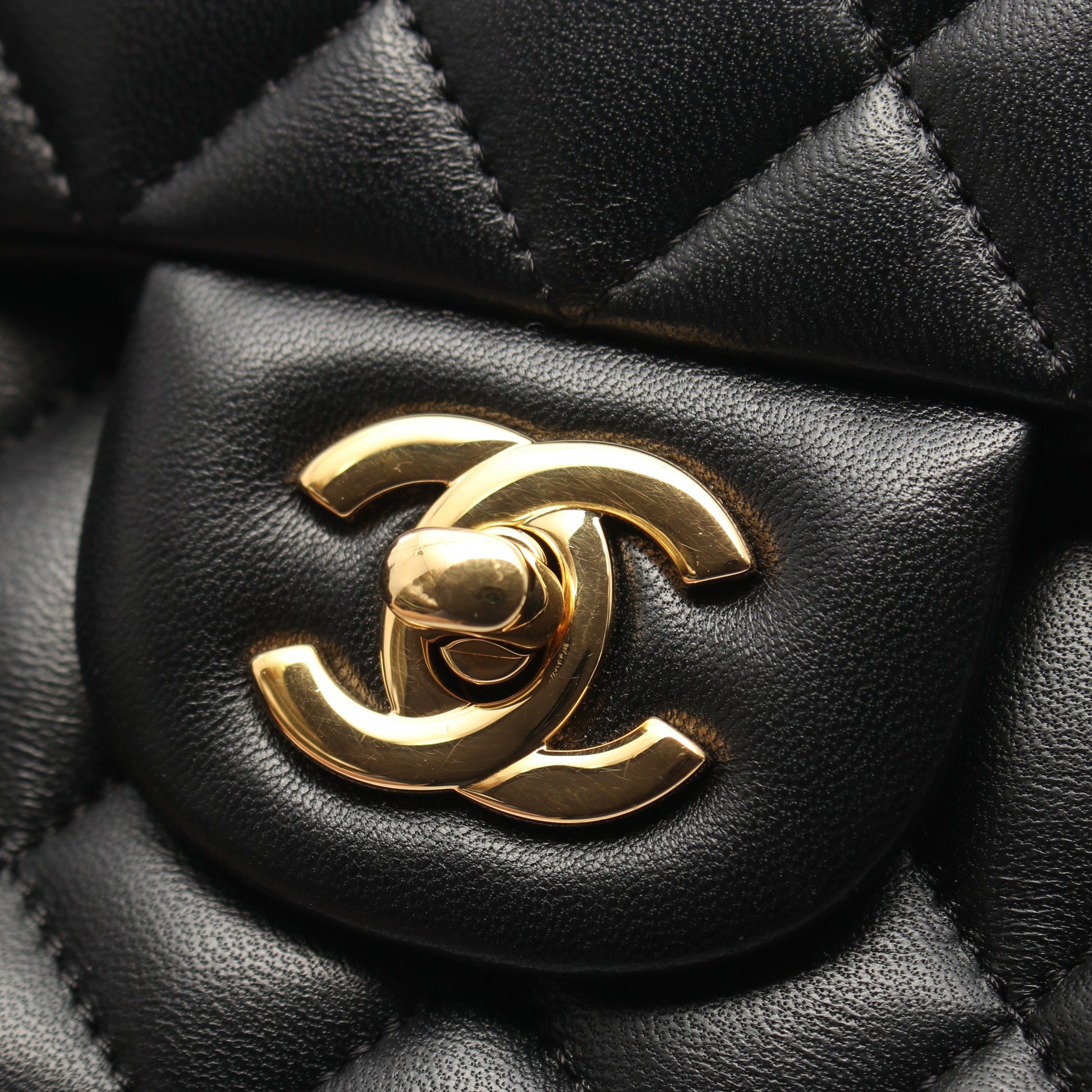 マトラッセ Wフラップ Wチェーンショルダーバッグ ラムスキン ブラック ゴールド金具 シャネル バッグ CHANEL