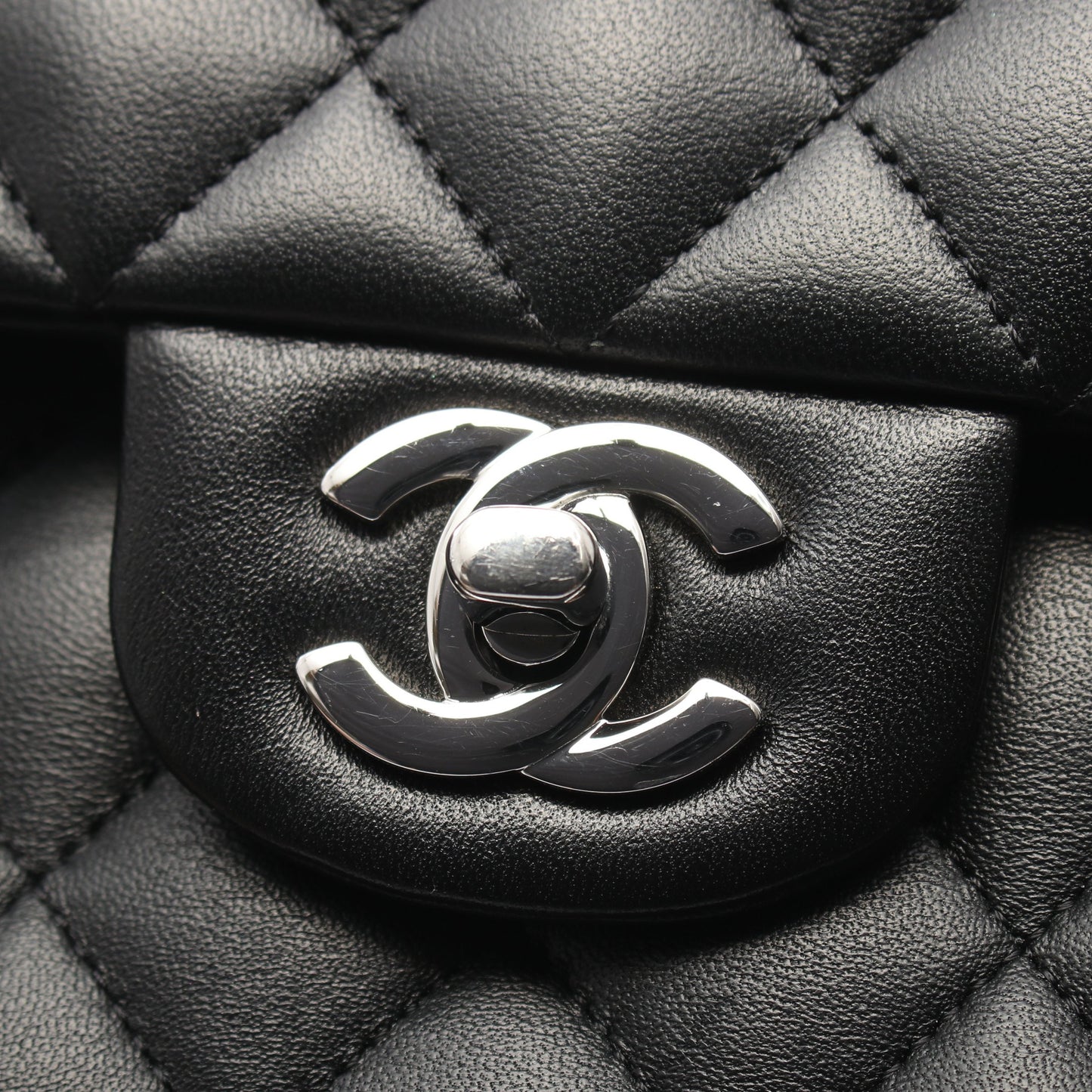 マトラッセ Wフラップ Wチェーンショルダーバッグ ラムスキン ブラック シルバー金具 シャネル バッグ CHANEL