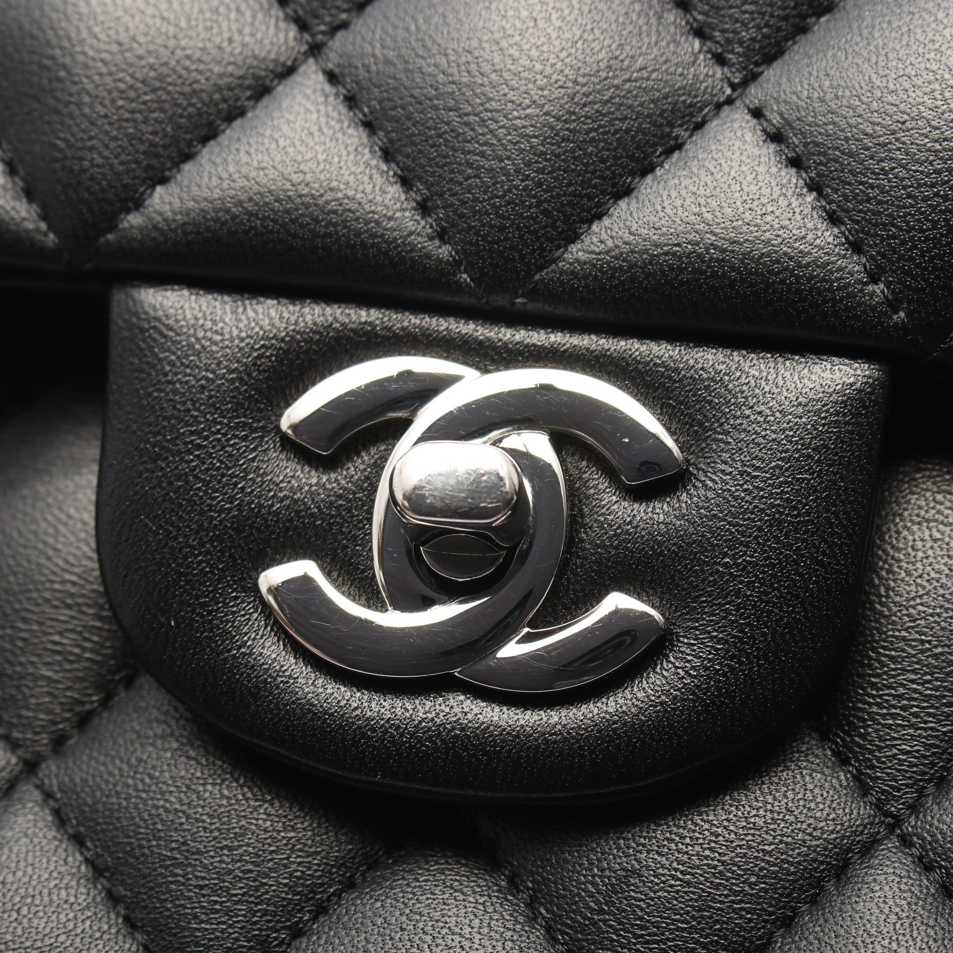 マトラッセ Wフラップ Wチェーンショルダーバッグ ラムスキン ブラック シルバー金具 シャネル バッグ CHANEL